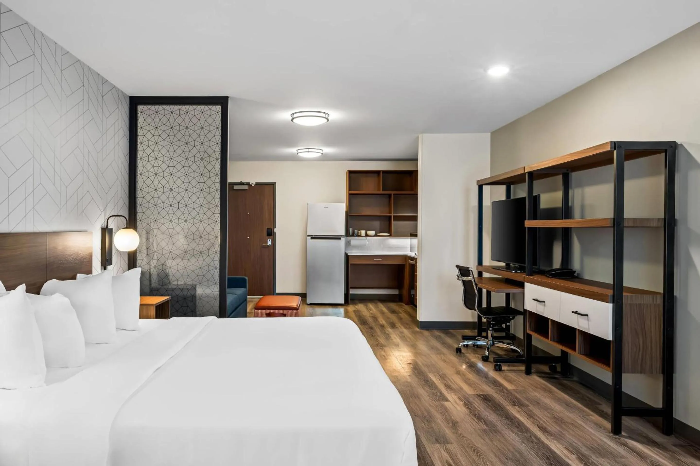King Suite with Sofa - Disability Access/Non Smoking in Everhome Suites Bozeman