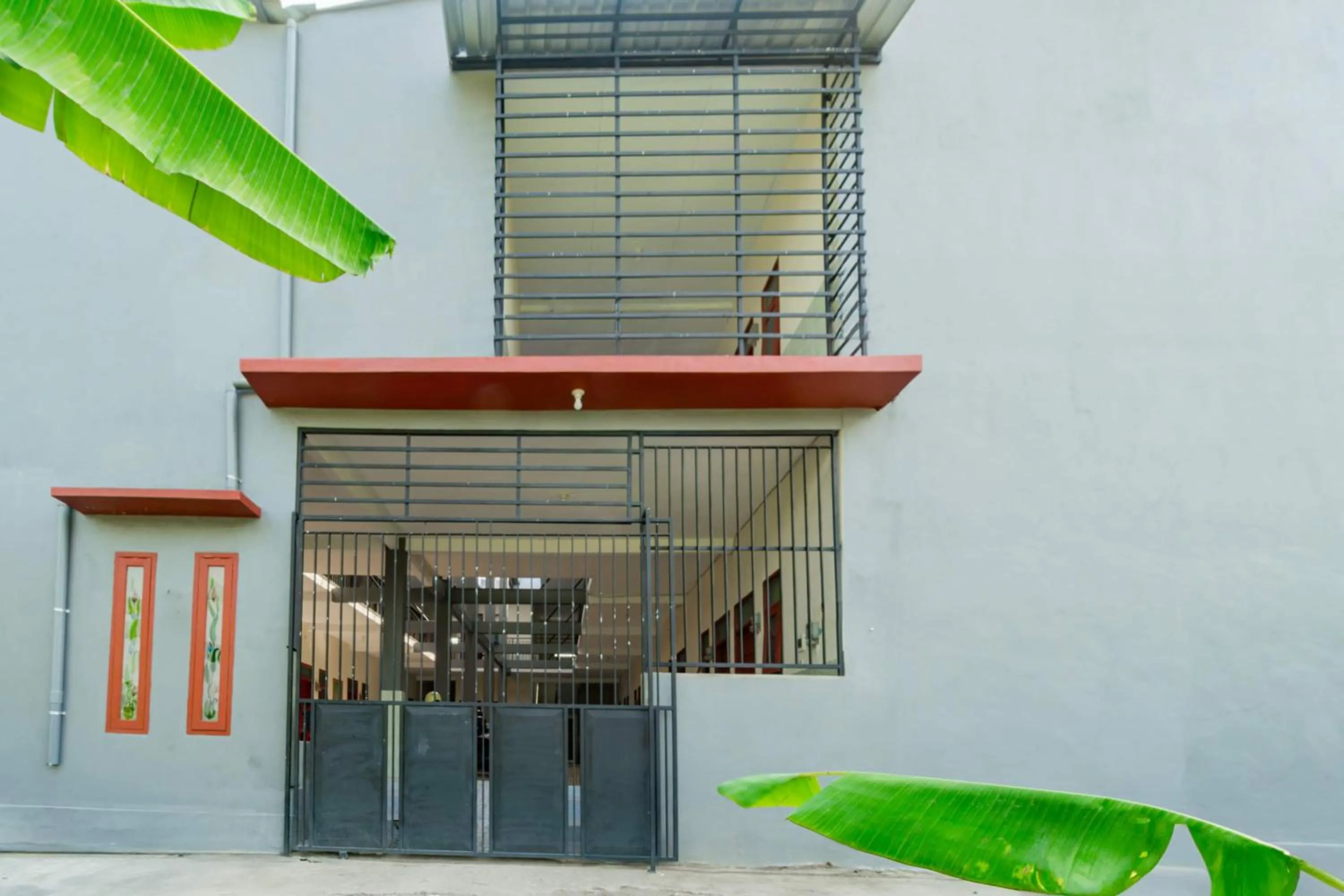 Facade/entrance in SPOT ON 93965 Ibrahim Guest House Syariah