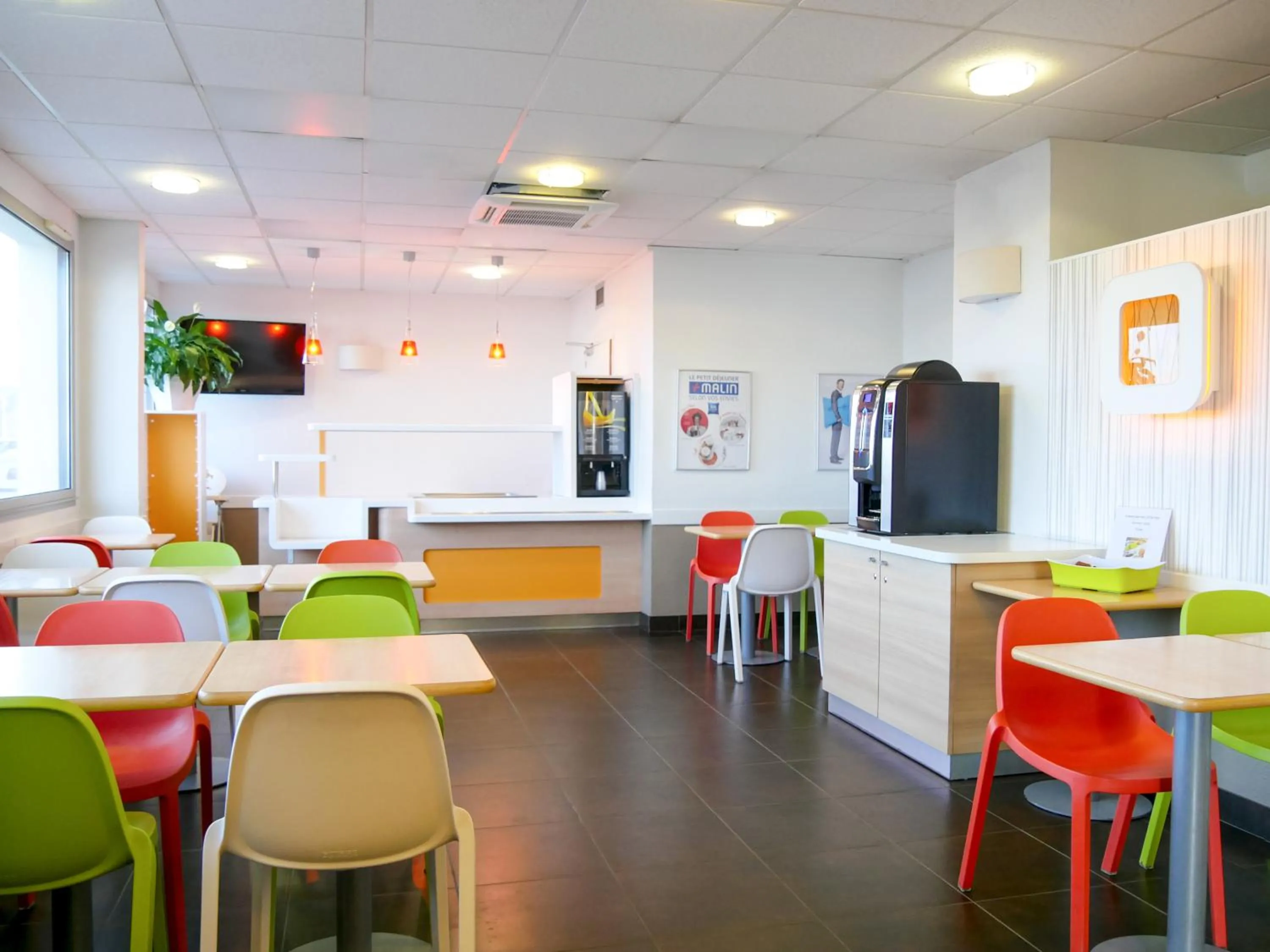 Breakfast in ibis budget Honfleur Centre