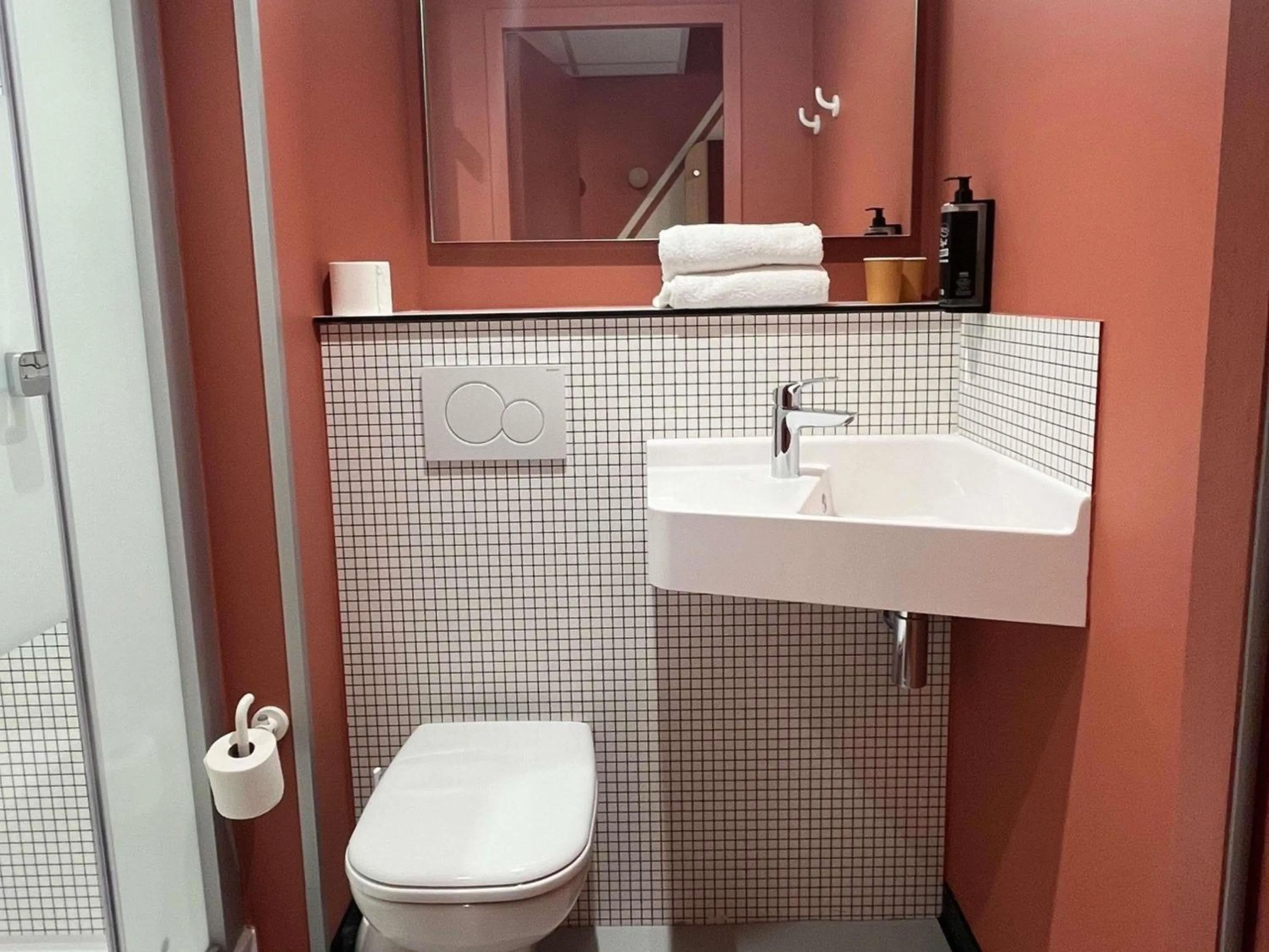 Bedroom in ibis budget Honfleur Centre