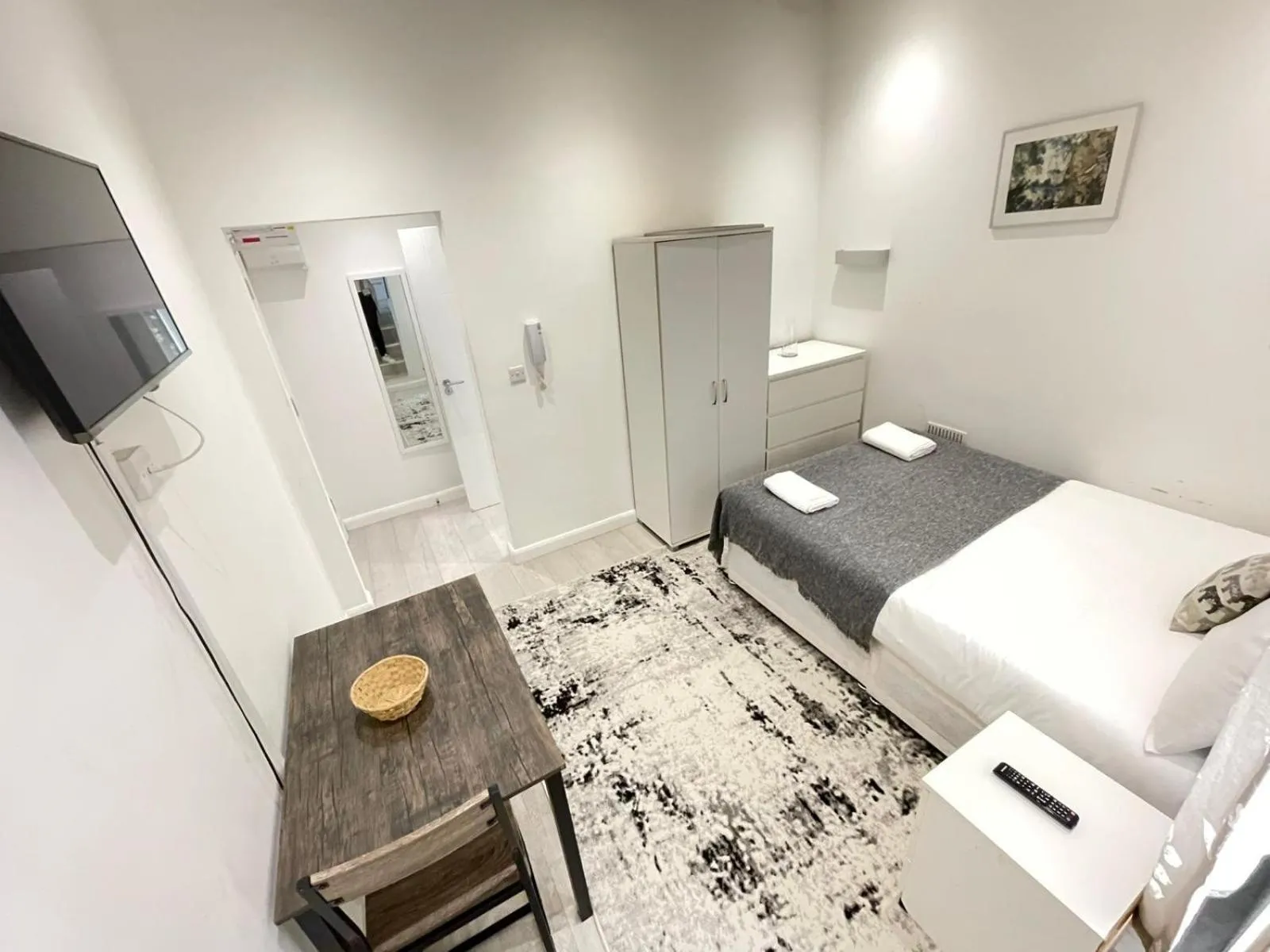 Photo of the whole room, Bed in Smart Homes