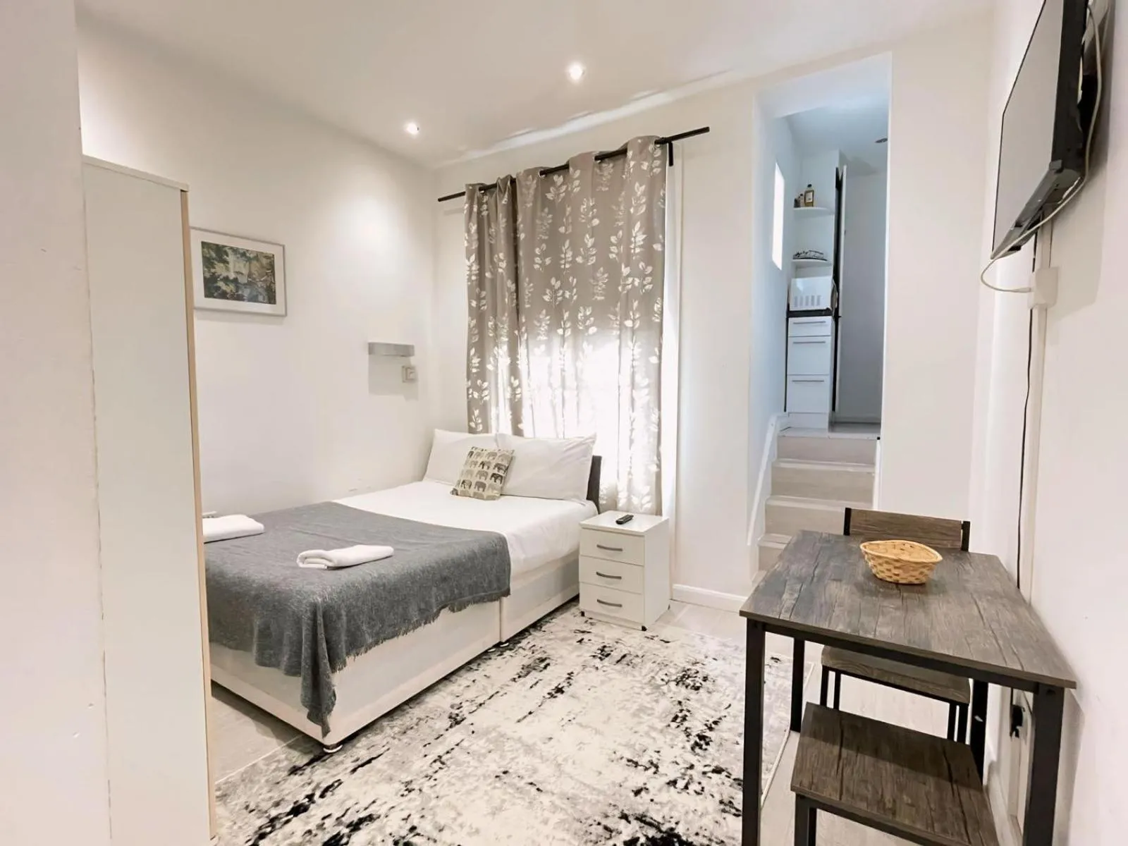 Photo of the whole room, Bed in Smart Homes