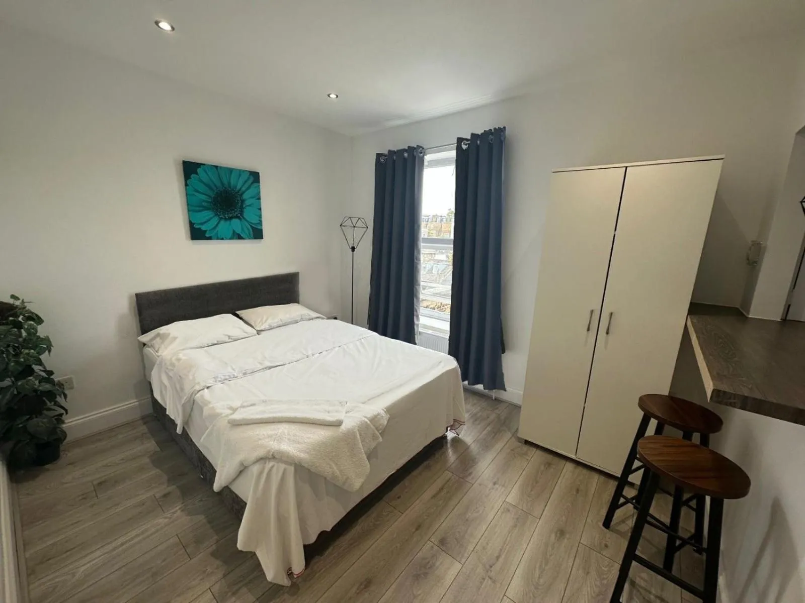 Photo of the whole room, Bed in Smart Homes