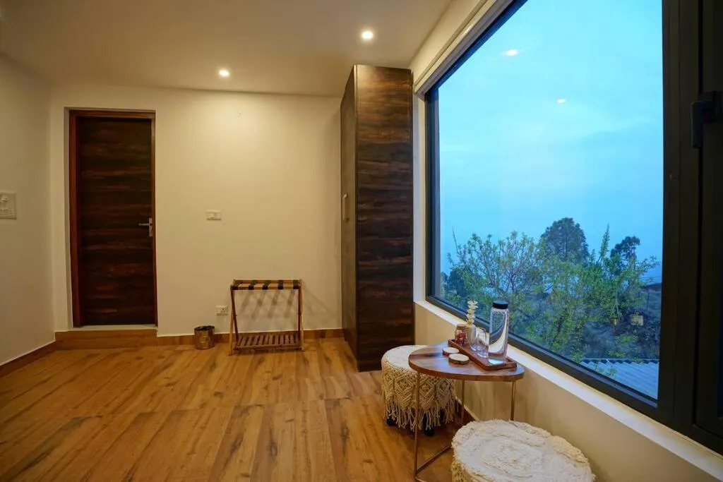 Mountain view in LaRiSa Mountains & Martini Villa