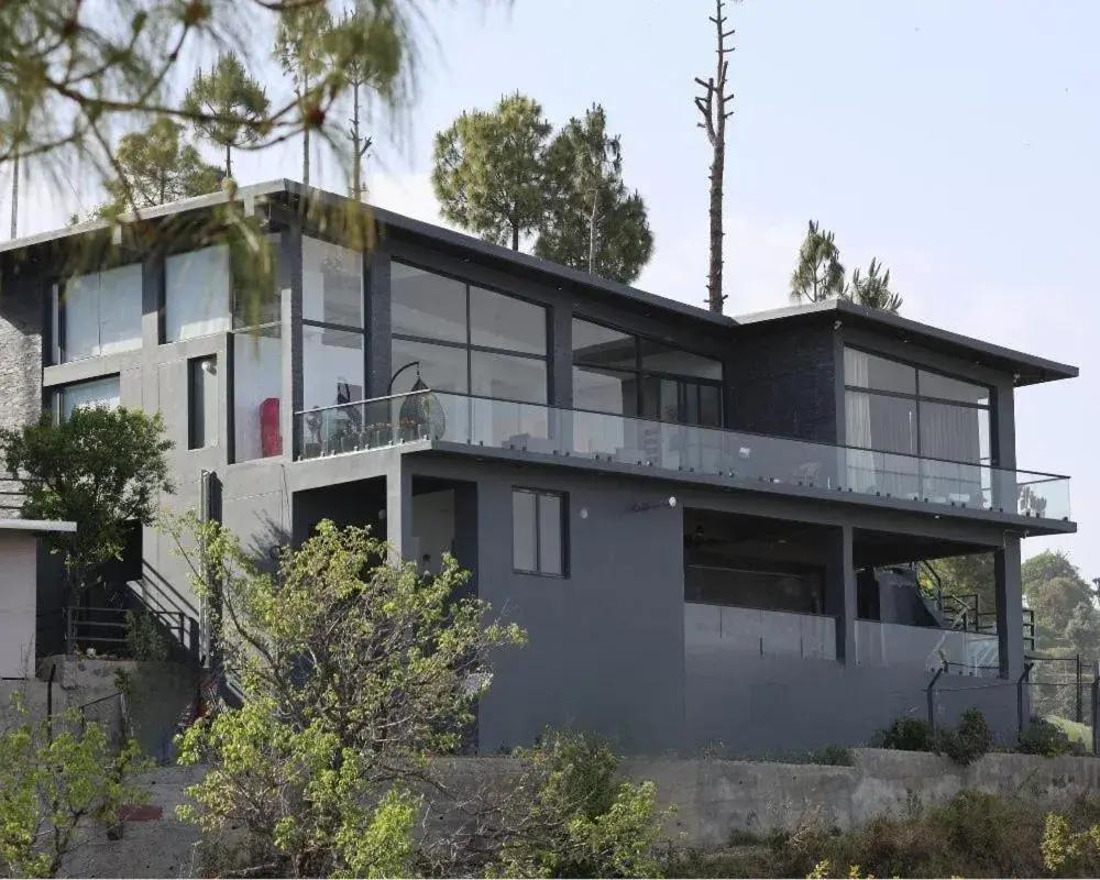 Three-Bedroom Villa in LaRiSa Mountains & Martini Villa Three-Bedroom Villa in LaRiSa Mountains & Martini Villa