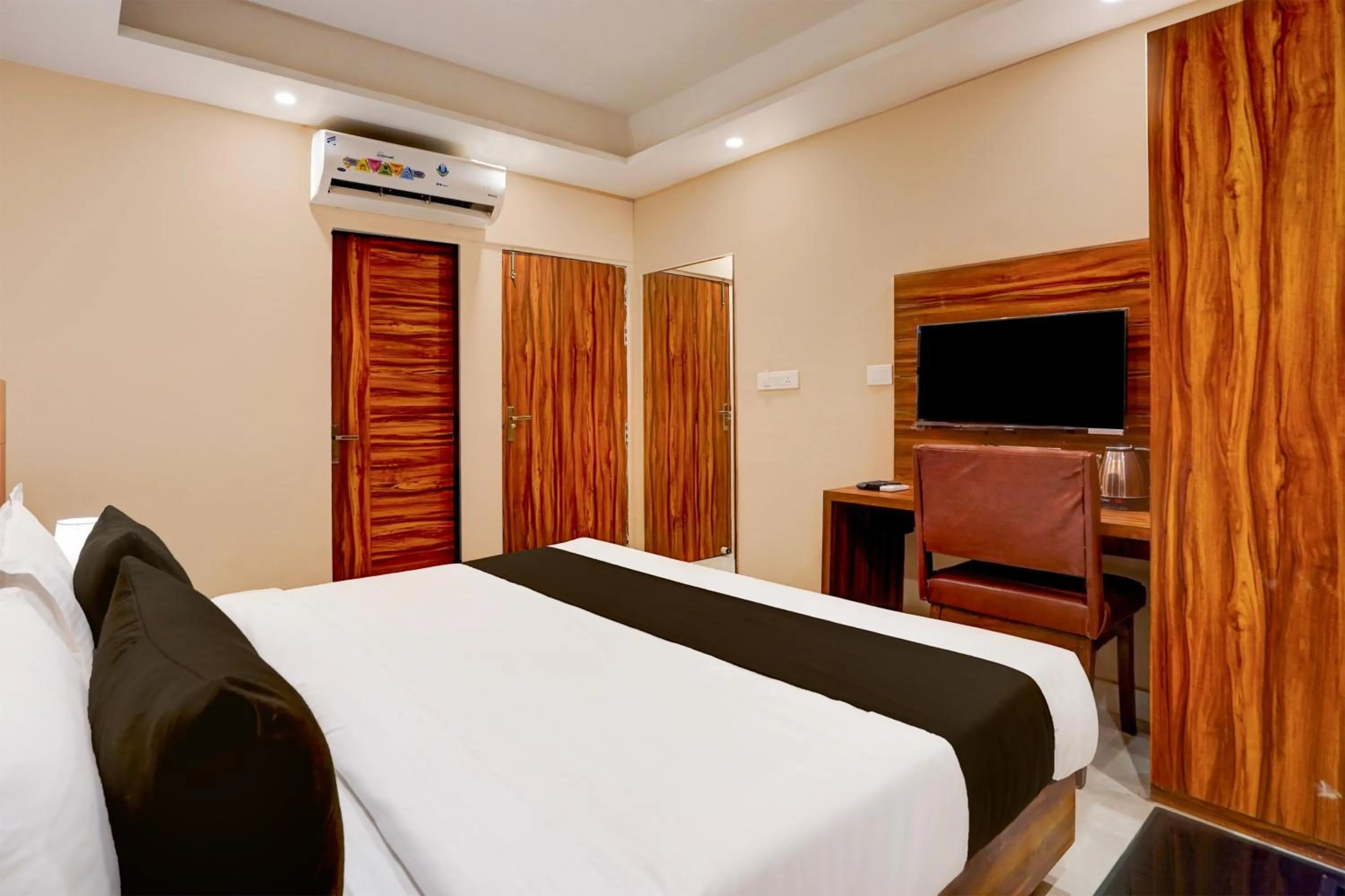 Bedroom, Bed in Super Townhouse Alwar Formerly Hotel Lindo Lugar