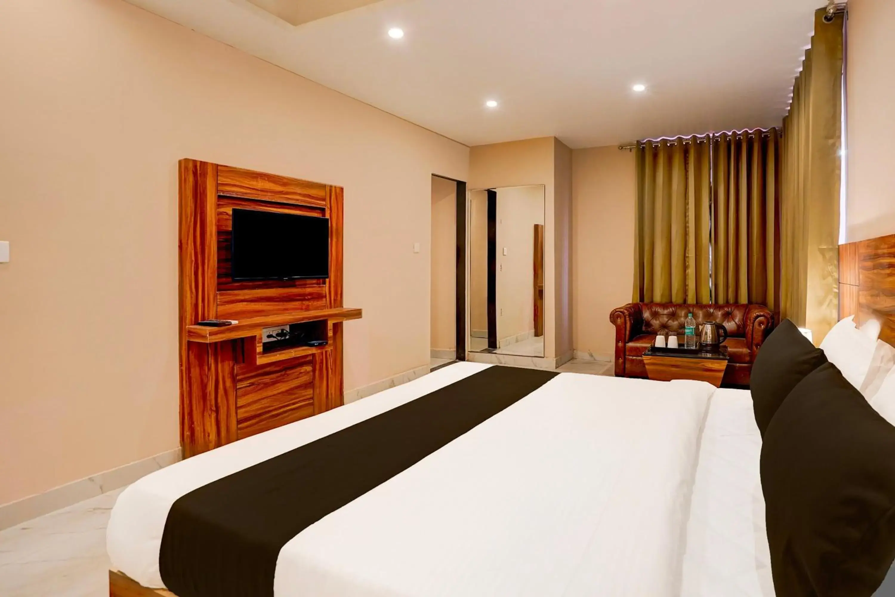 Bedroom, Bed in Super Townhouse Alwar Formerly Hotel Lindo Lugar Bedroom, Bed in Super Townhouse Alwar Formerly Hotel Lindo Lugar