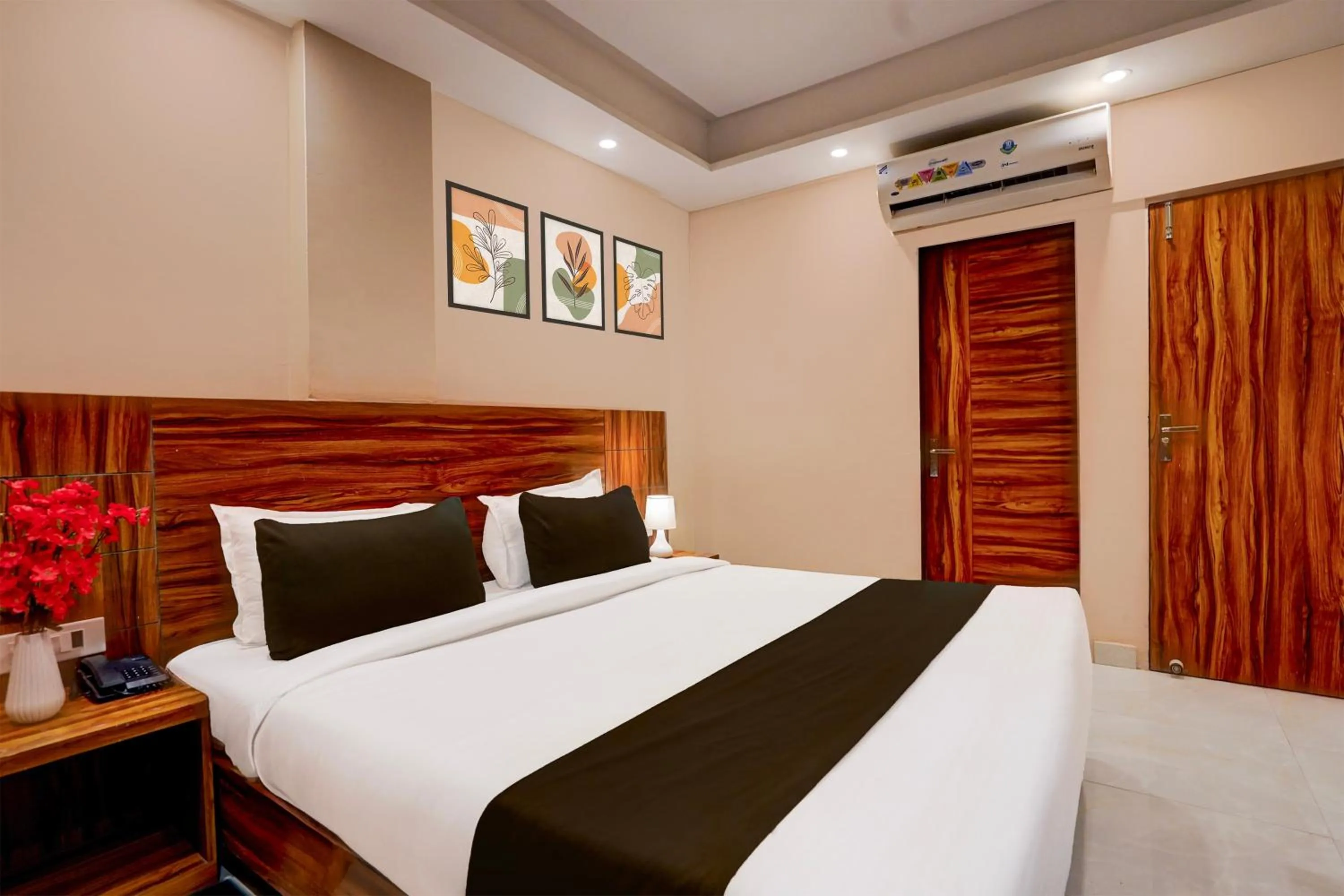 Bedroom, Bed in Super Townhouse Alwar Formerly Hotel Lindo Lugar