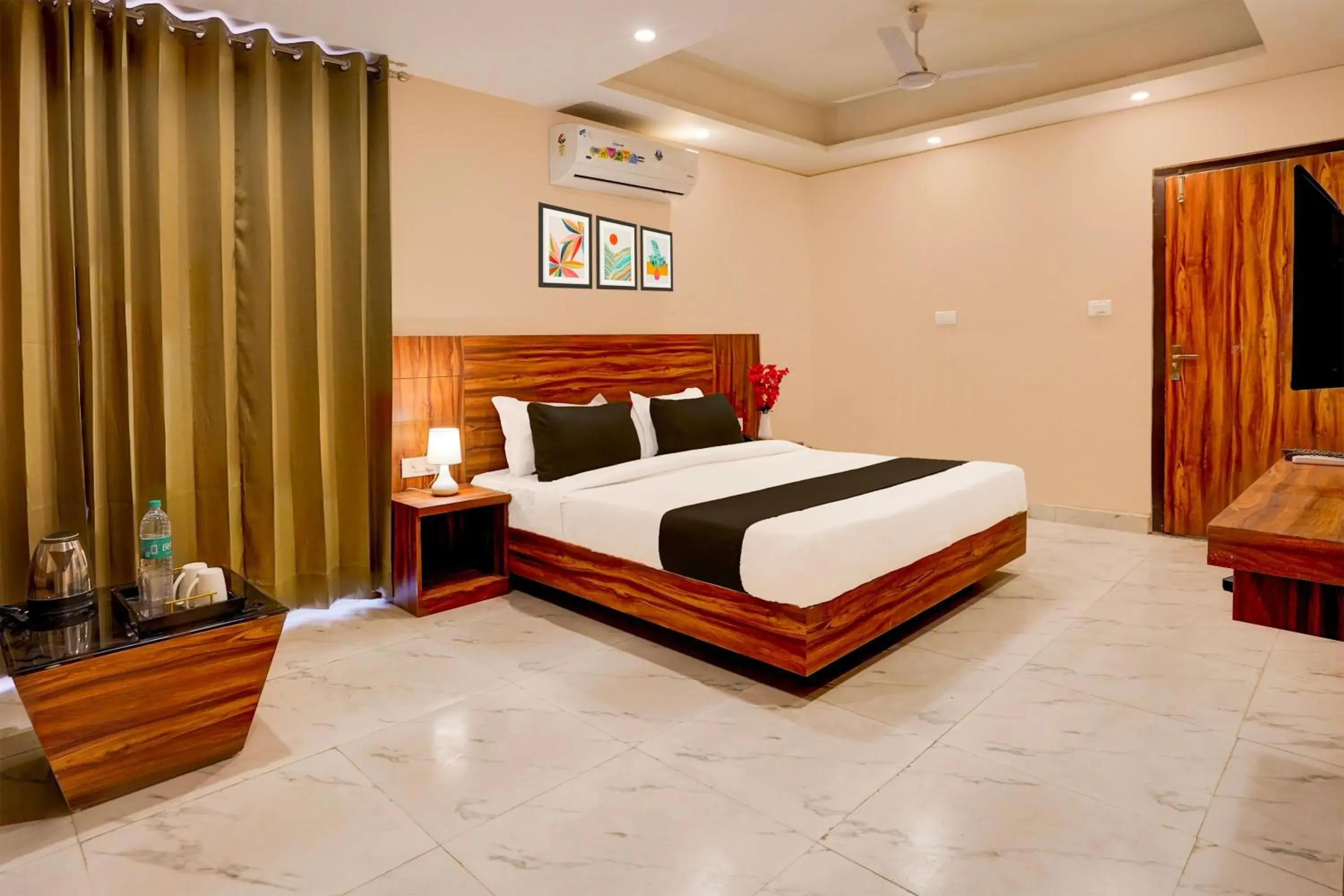 Bedroom, Bed in Super Townhouse Alwar Formerly Hotel Lindo Lugar Bedroom, Bed in Super Townhouse Alwar Formerly Hotel Lindo Lugar