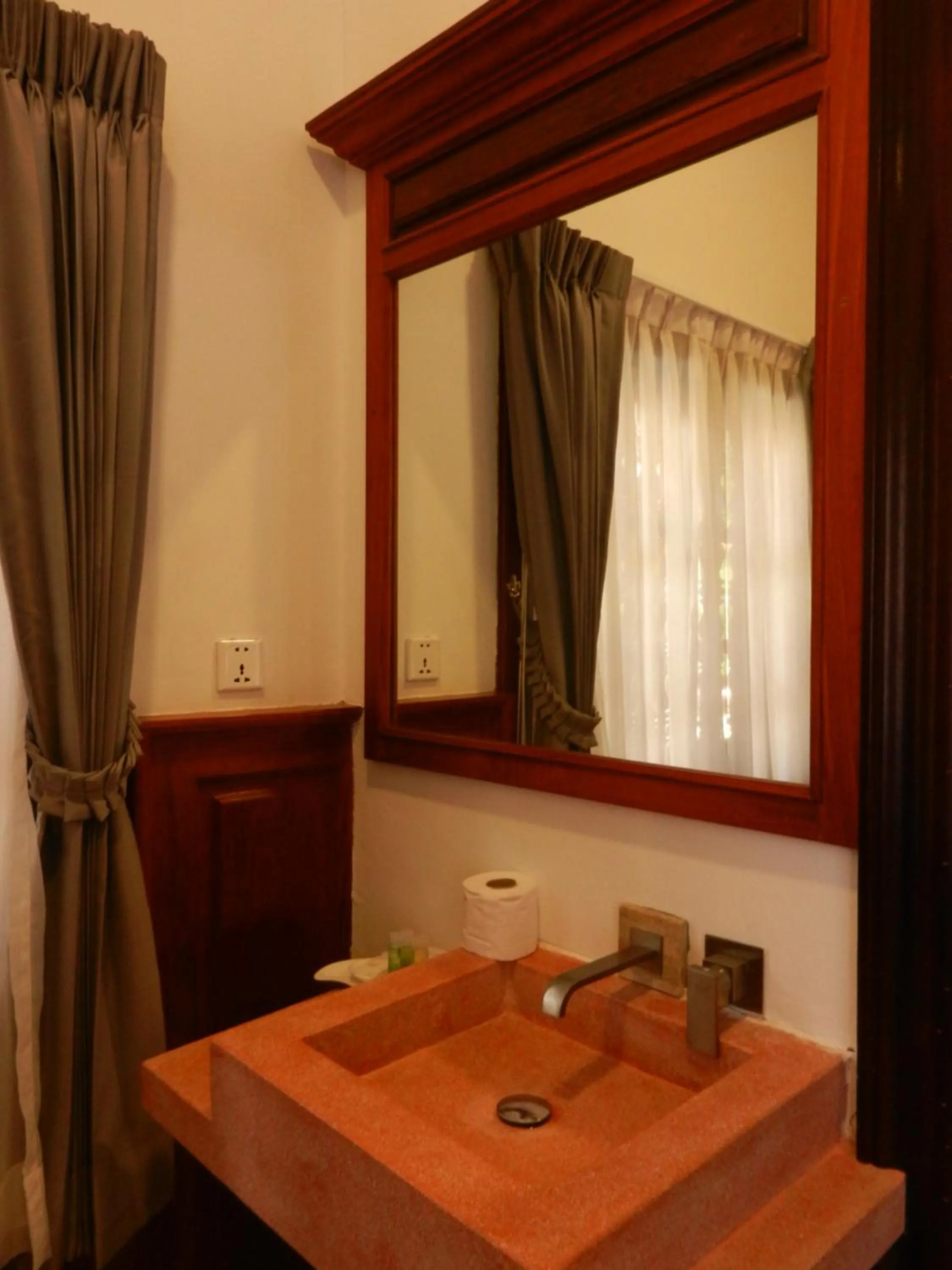 Toilet in Eureka Villas Siem Reap