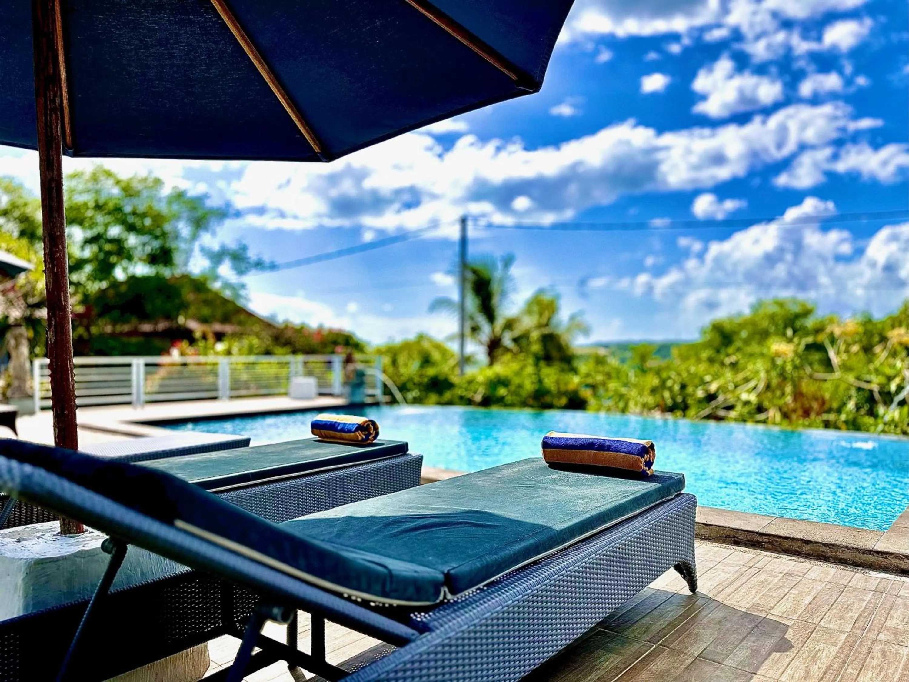 Swimming pool in D mas huts lembongan