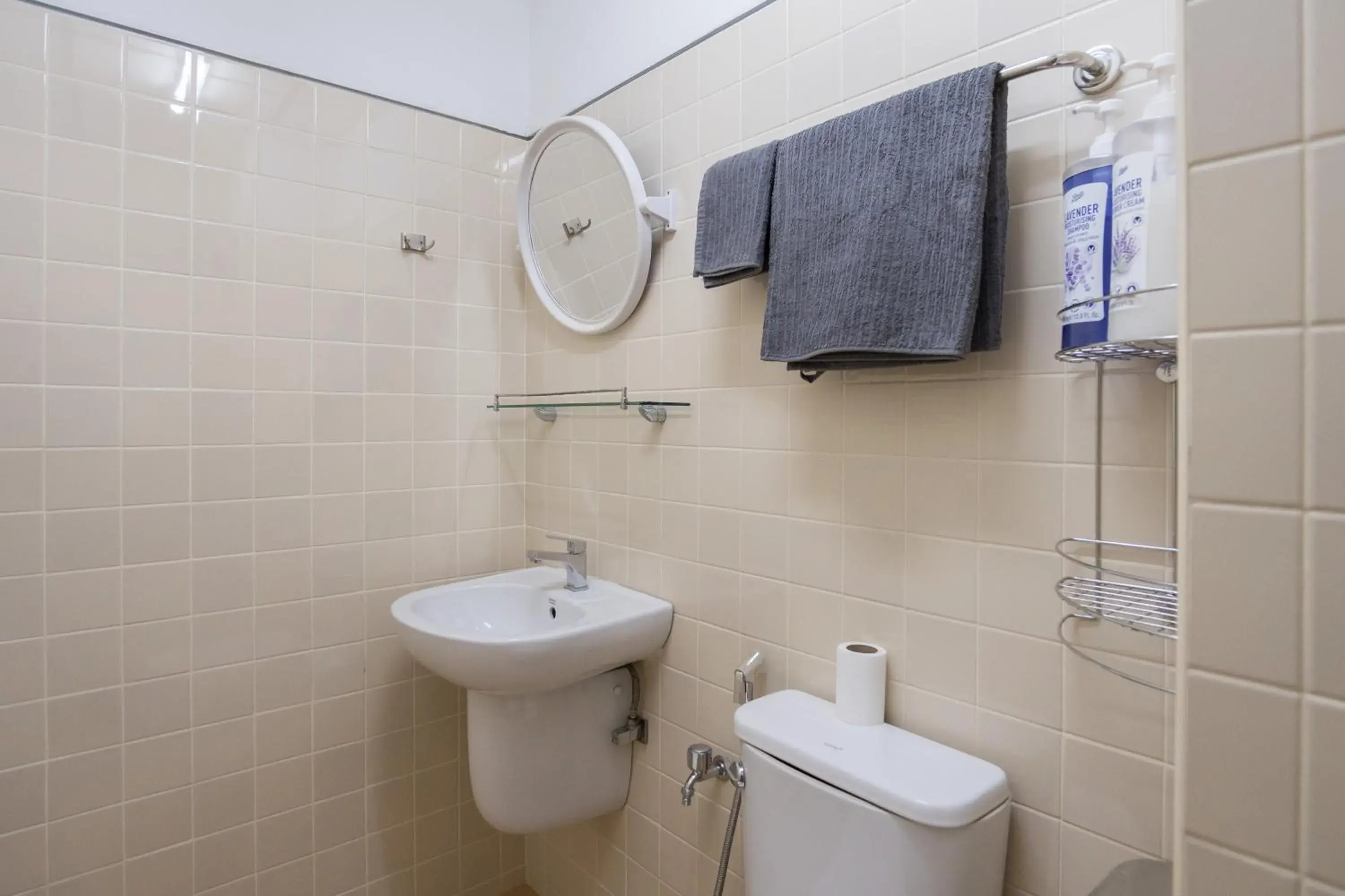 Bathroom in Homies Ratchada Hotel Bathroom in Homies Ratchada Hotel