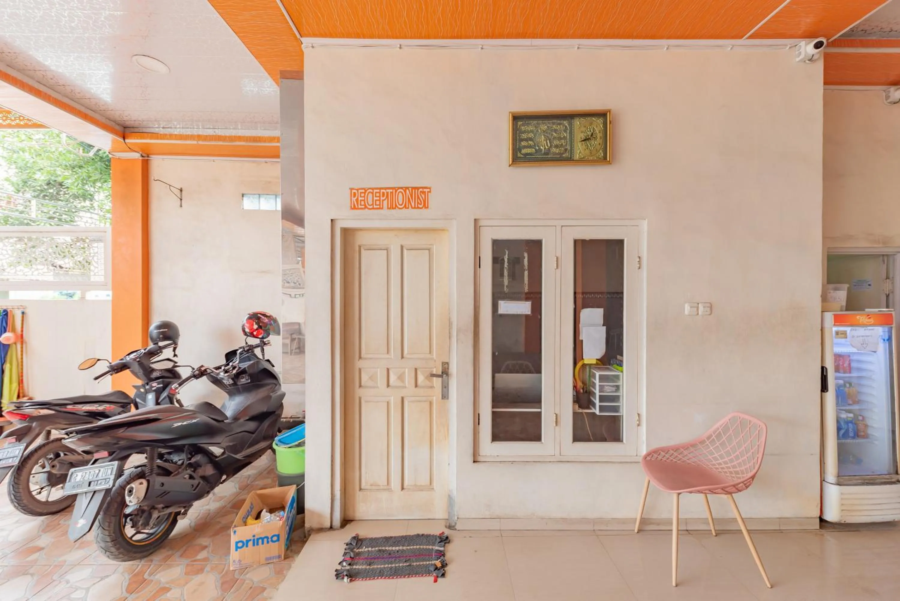 Lobby or reception in Urbanview Hotel Rifal Home Tegal