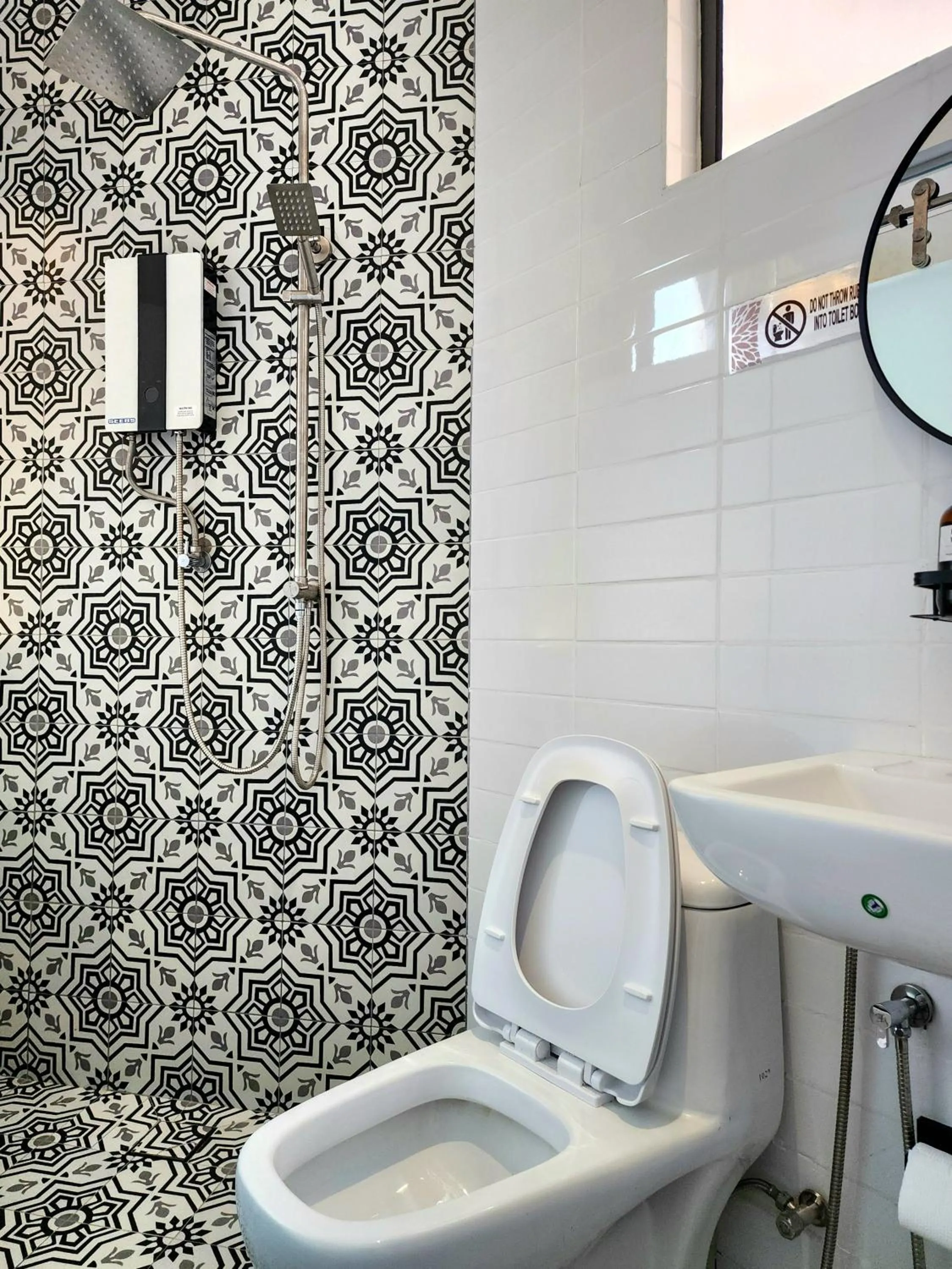 Toilet in Georgetown AY Hotel