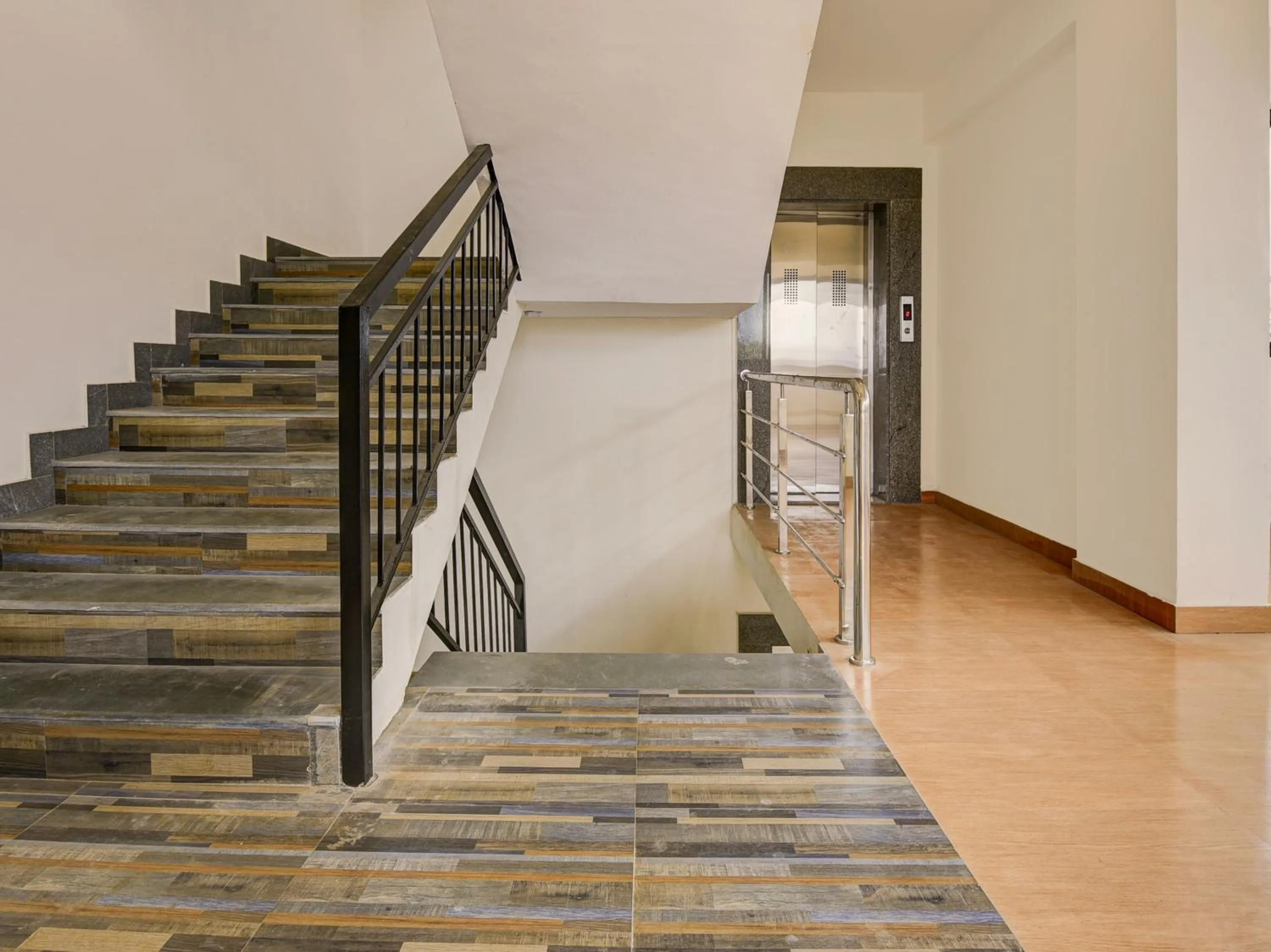 Lobby or reception in Super Townhouse Madgaon