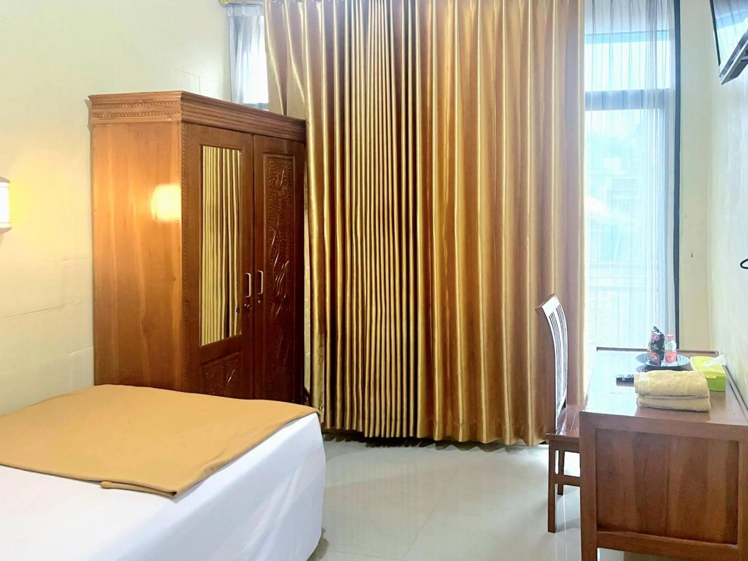 Bedroom in Griya Pradipa Syariah Near Balai Kota Batu Mitra RedDoorz