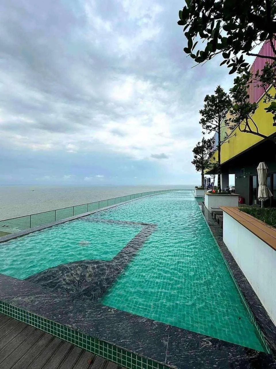 Day in Flamingos Hải Tiến