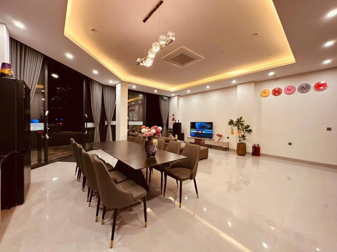 Communal lounge/ TV room in Flamingos Hải Tiến