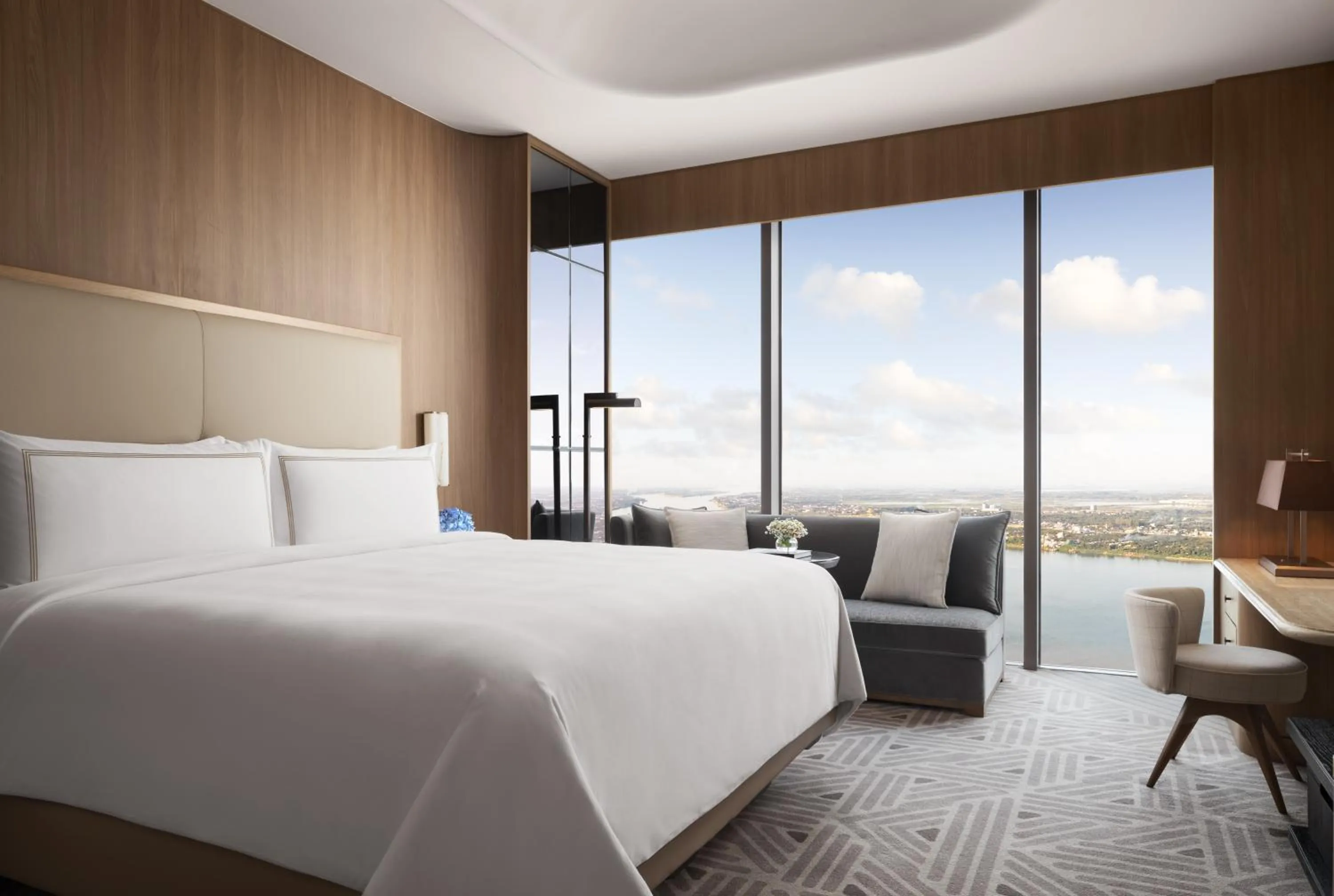 Bed in Shangri-La Phnom Penh