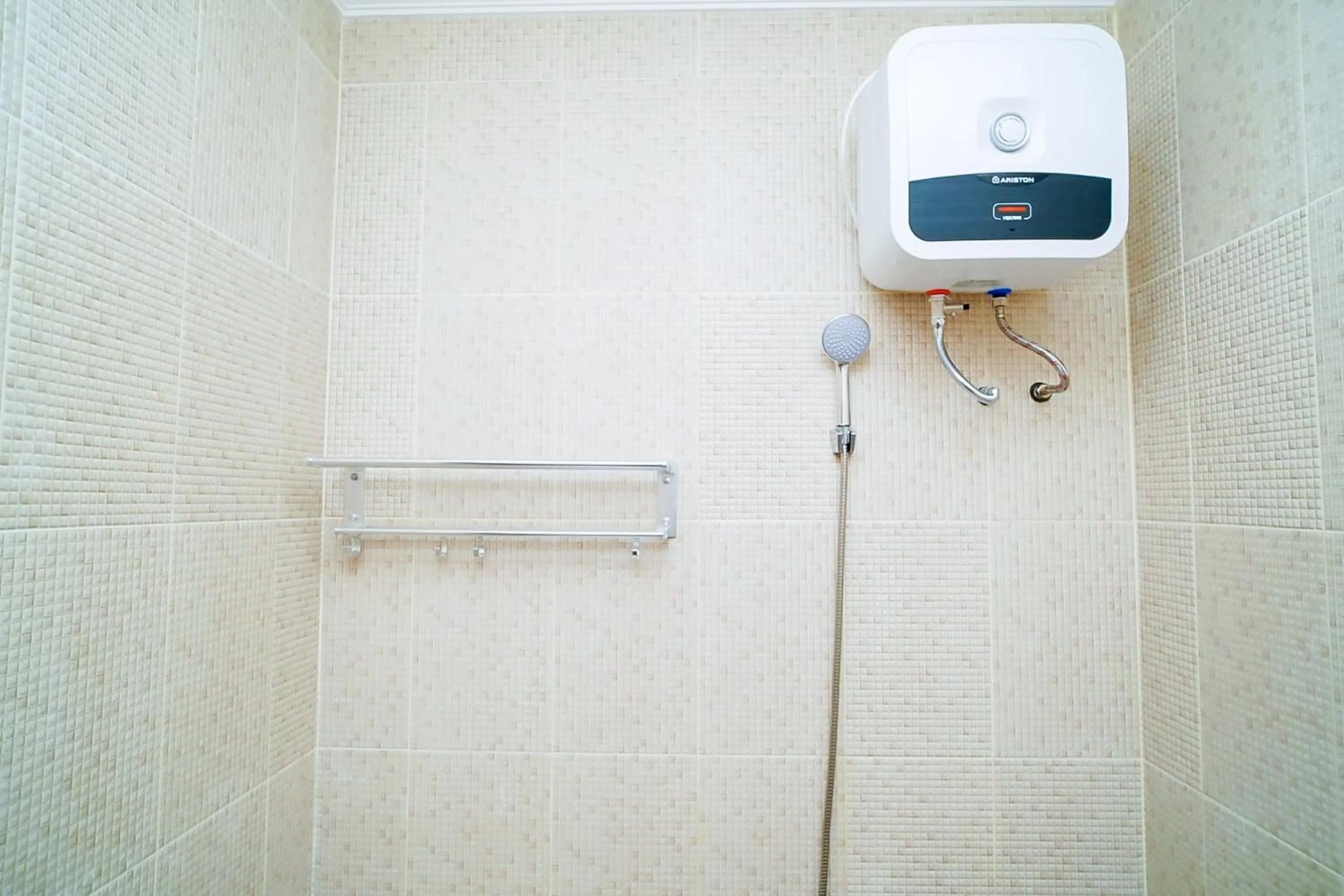 Bathroom in Mess Rejeki Redpartner