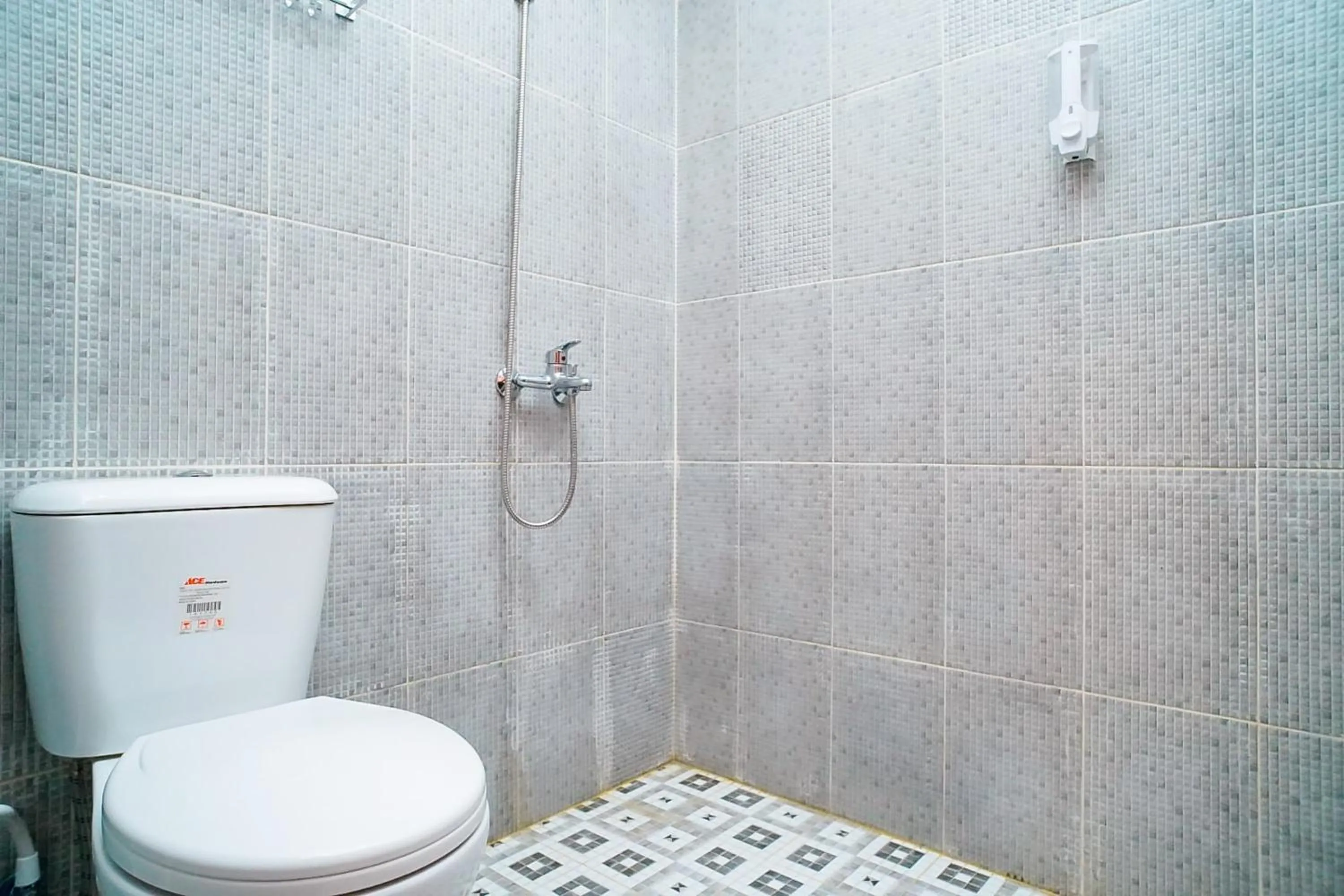 Bathroom in Mess Rejeki Redpartner