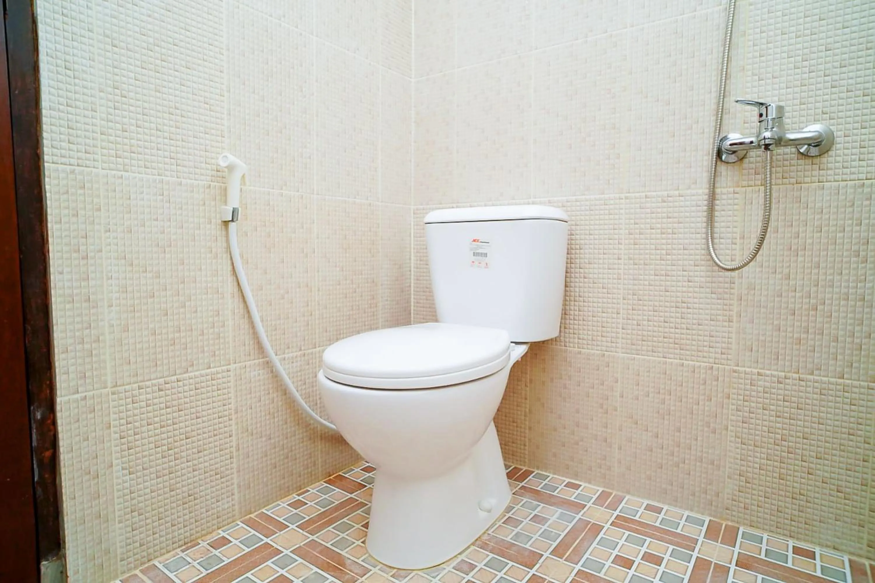 Bathroom in Mess Rejeki Redpartner
