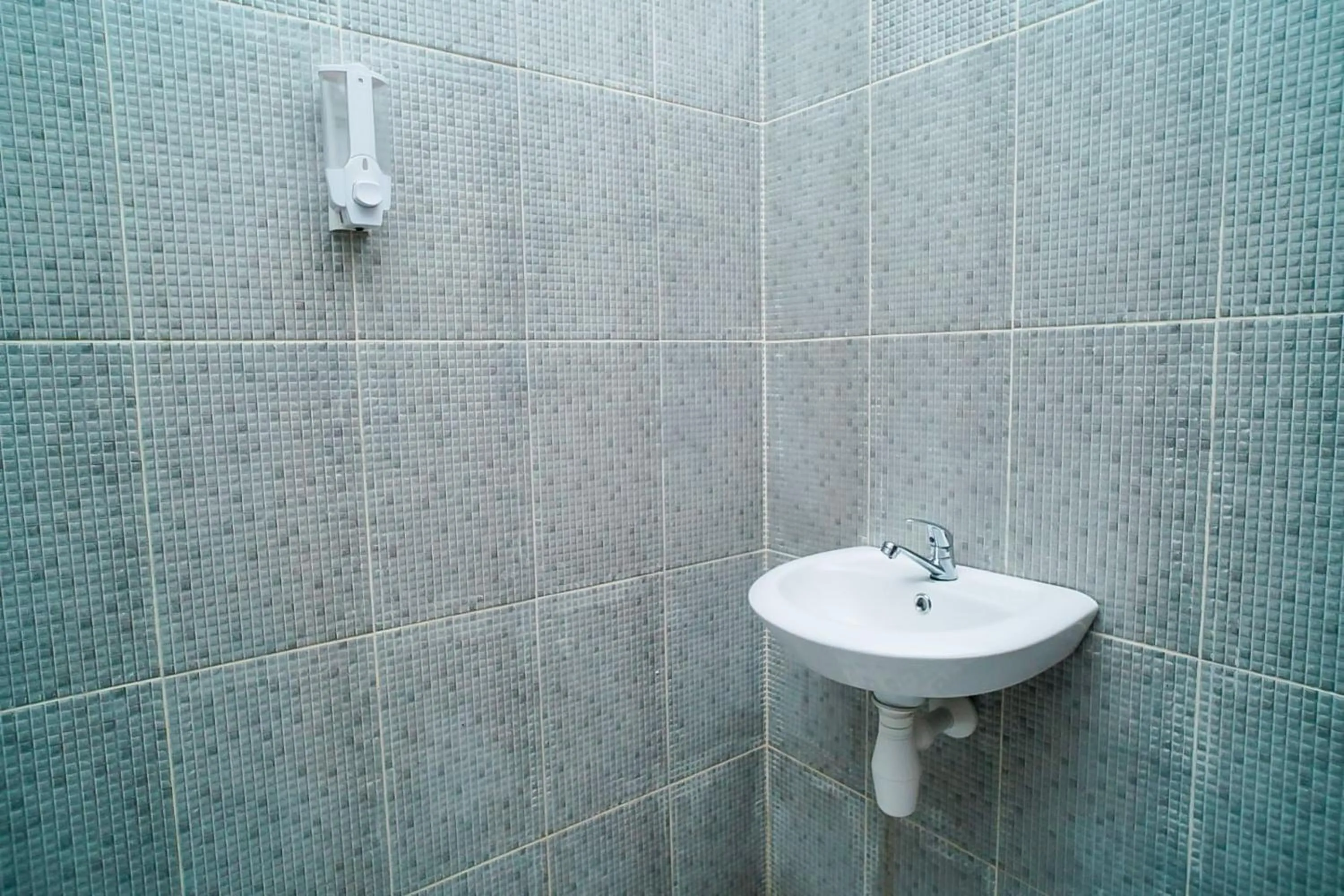 Bathroom in Mess Rejeki Redpartner