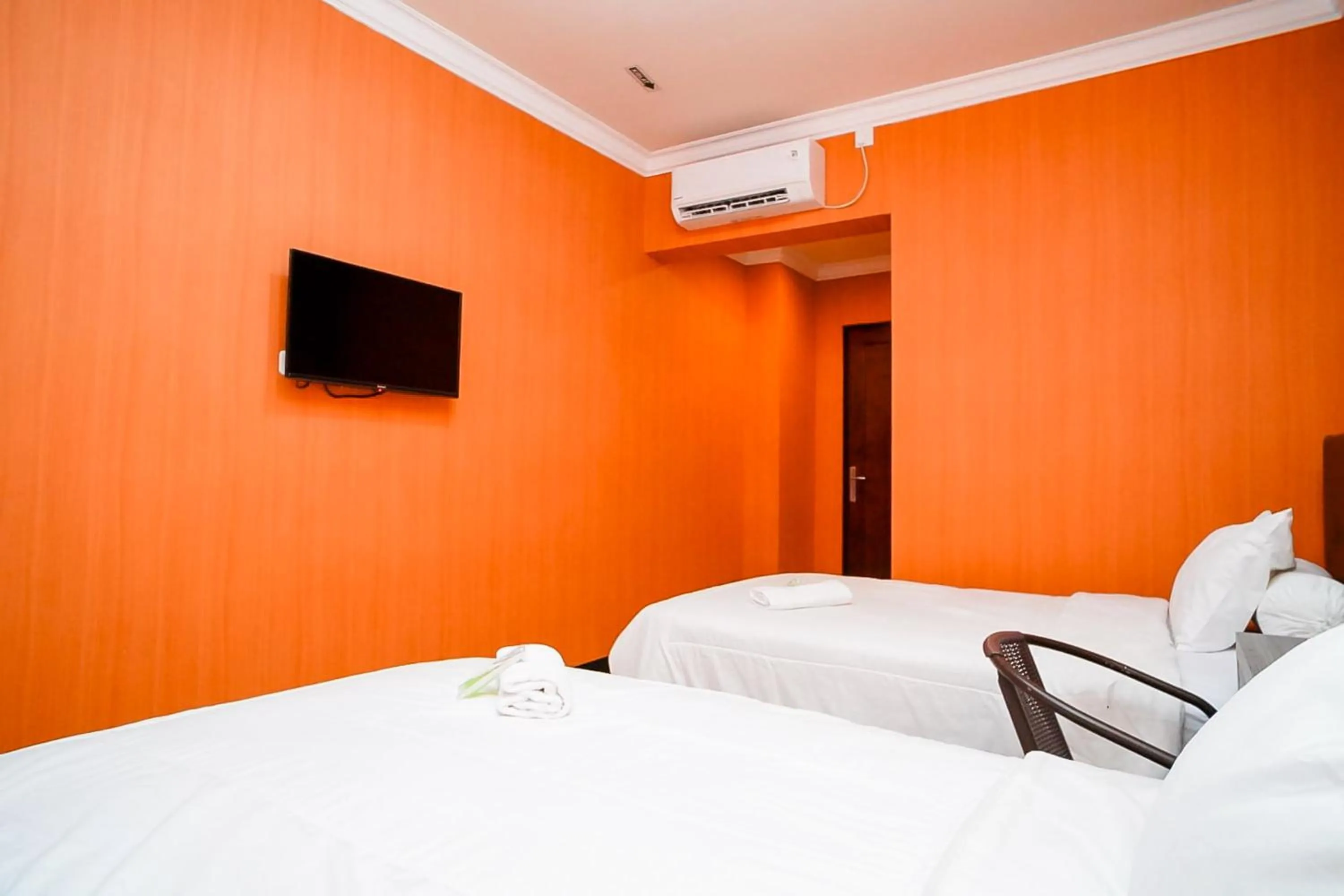 TV and multimedia, Bed in Mess Rejeki Redpartner