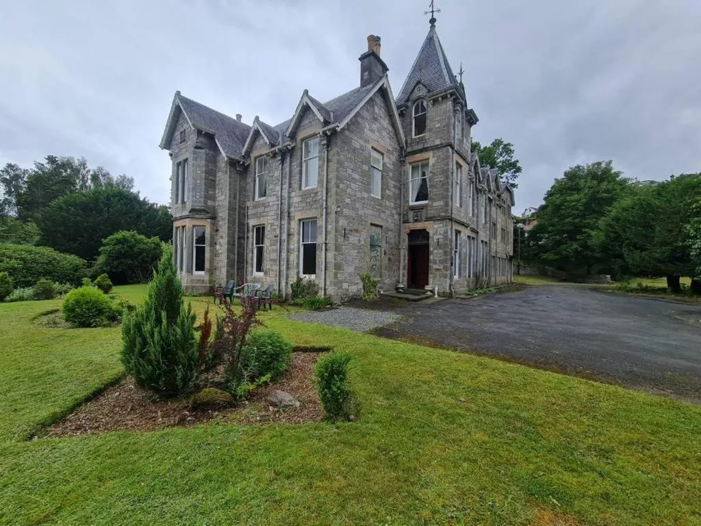 Property building in Wellwood Manor