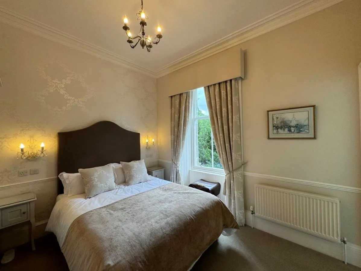 Bed in Wellwood Manor