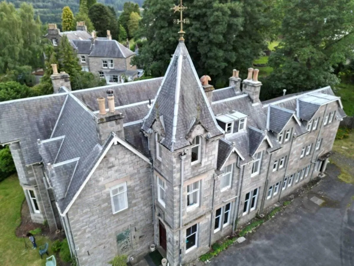 Property building in Wellwood Manor