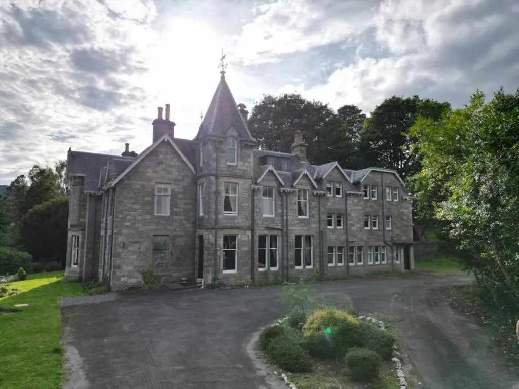 Property building in Wellwood Manor