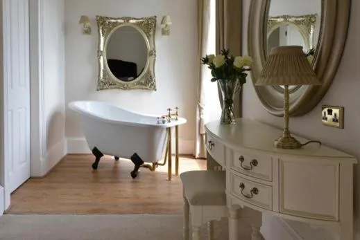 Bed in Wellwood Manor