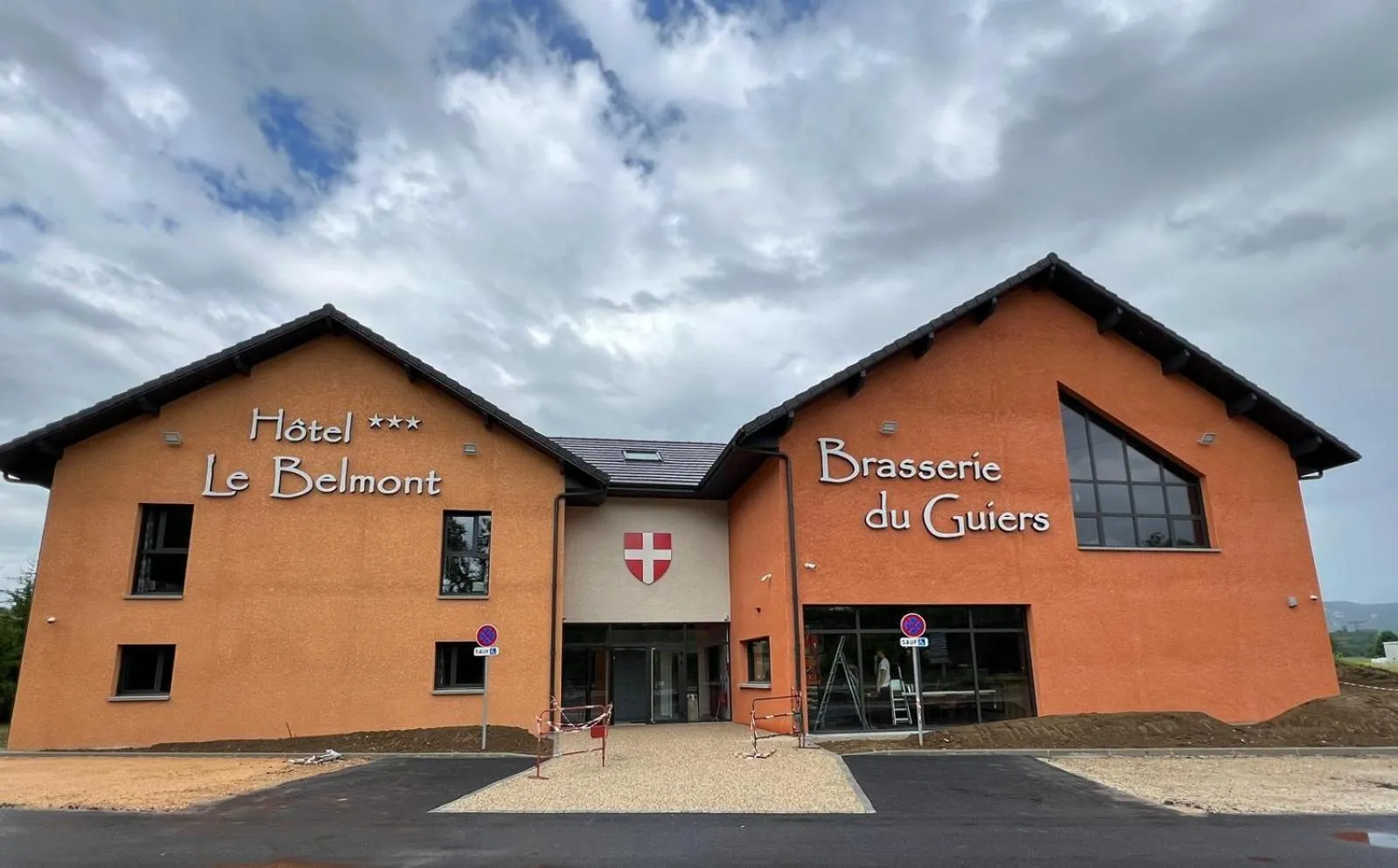 Property building in Hotel Le Belmont