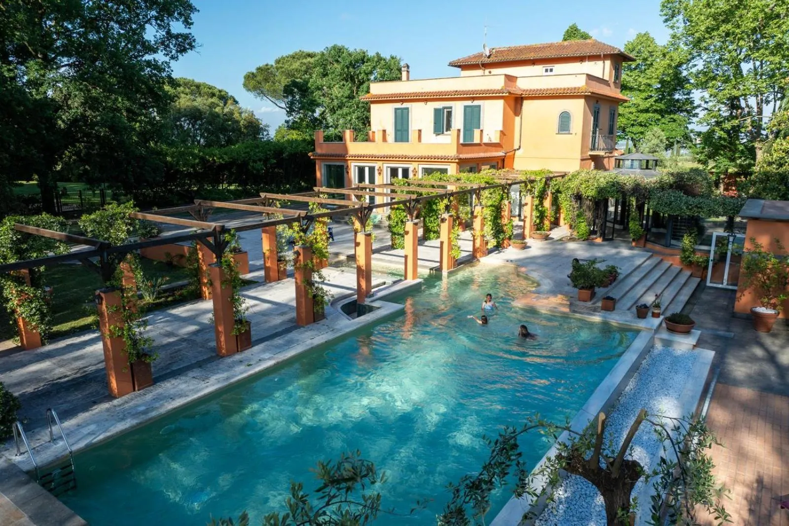 Hero's Garden Relais