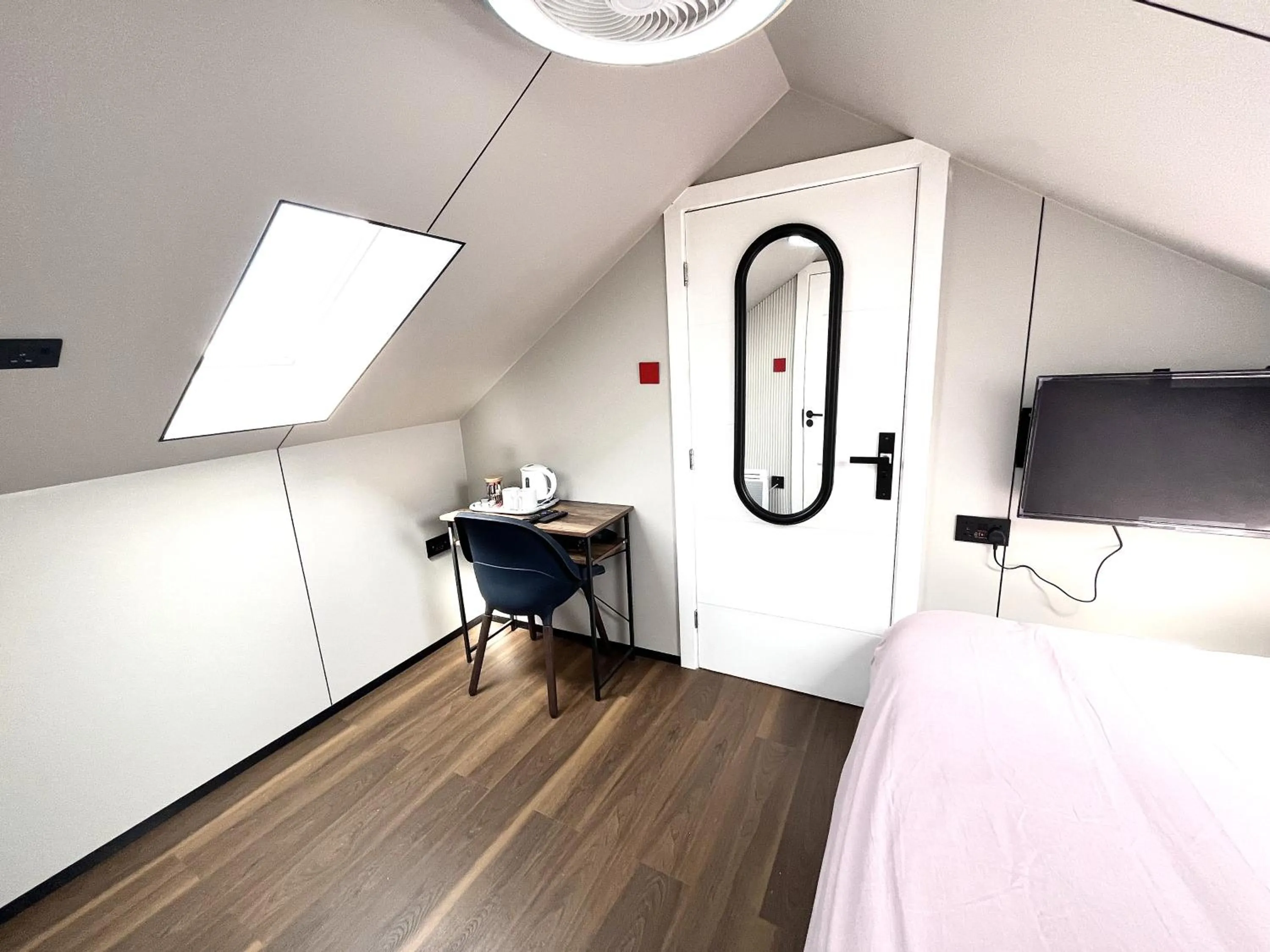 Bedroom, Bed in OYO Welsh Holiday Accommodation - Modern Stay