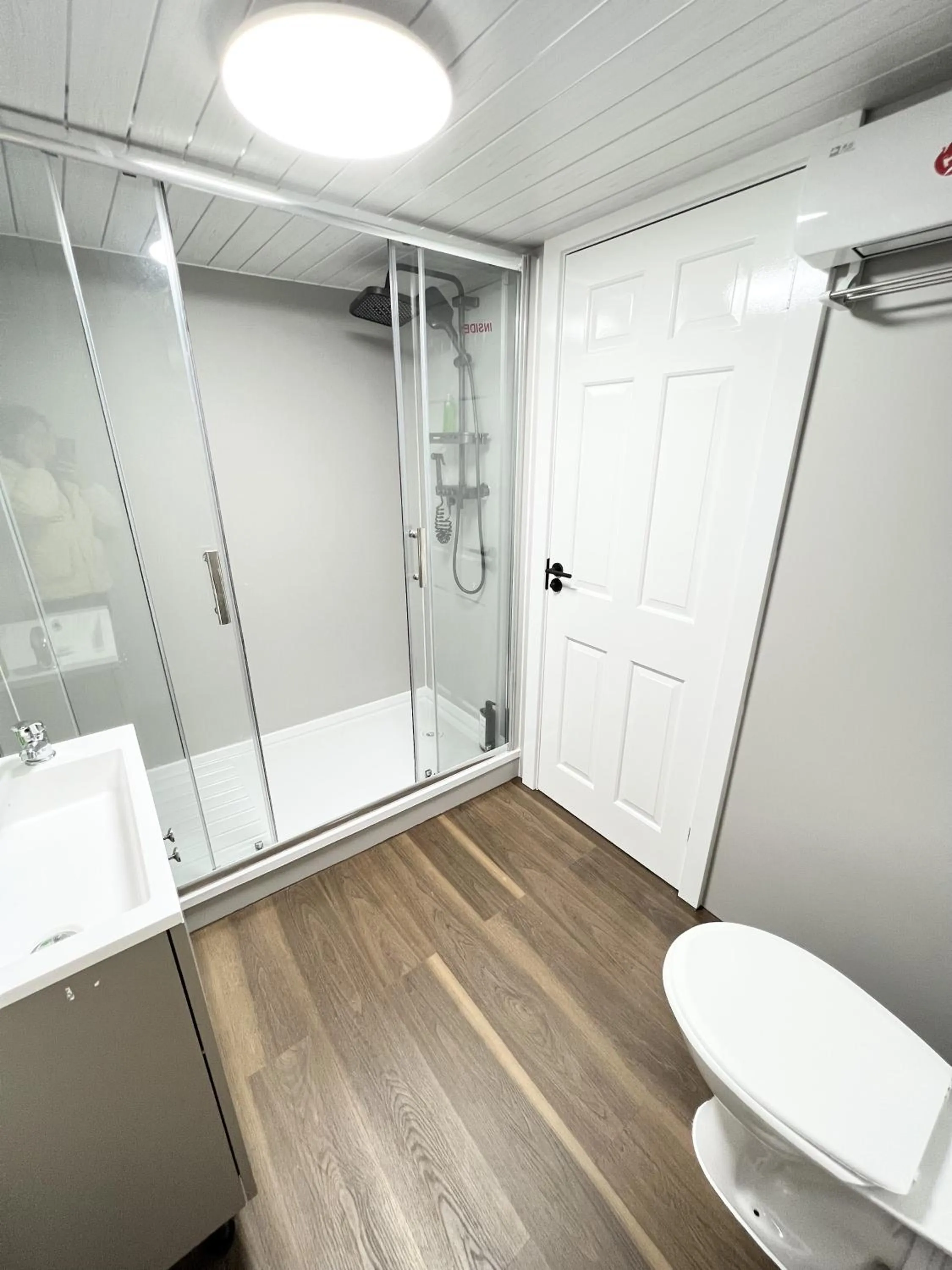 Shower in OYO Welsh Holiday Accommodation - Modern Stay