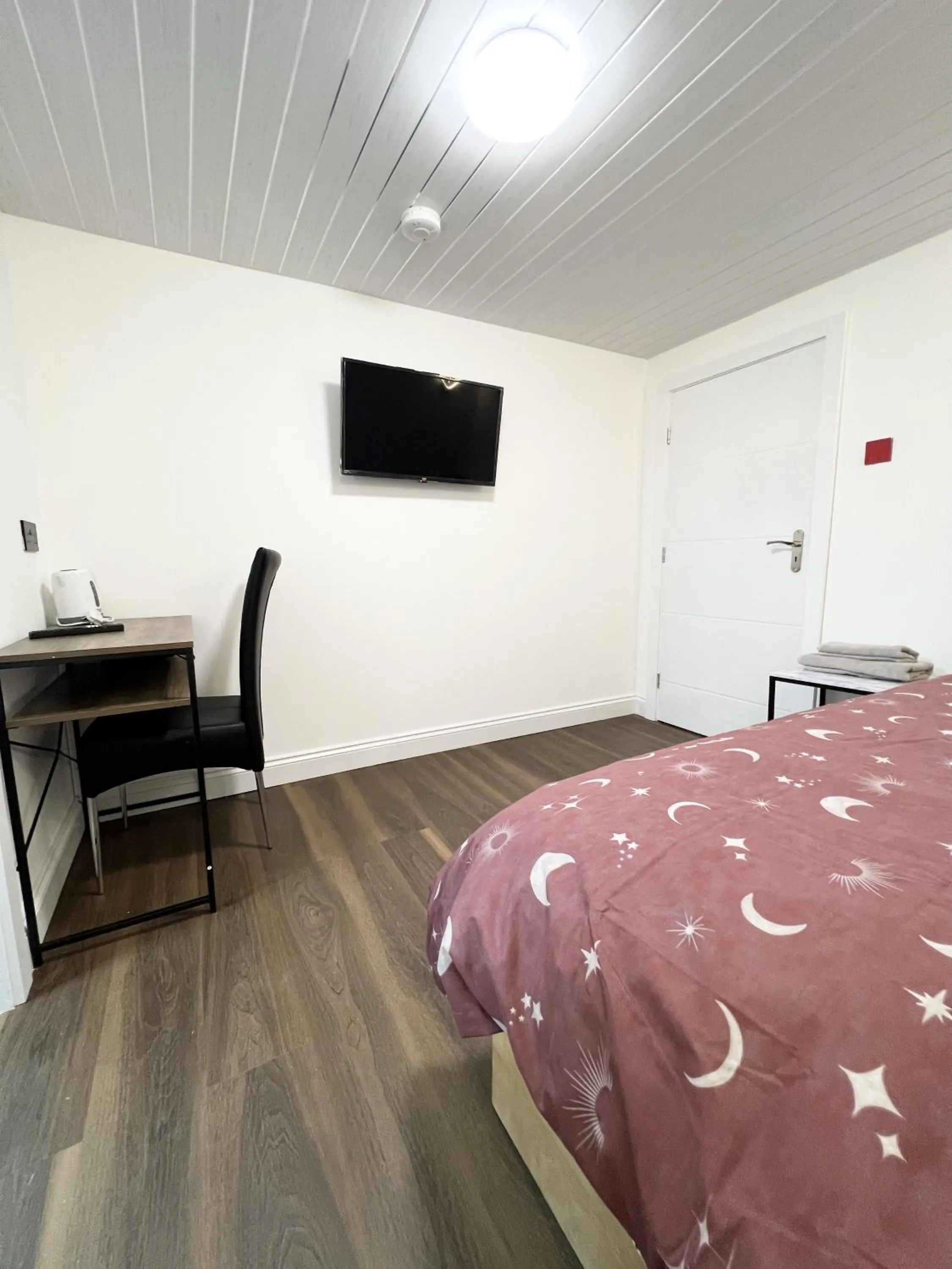 Bed in OYO Welsh Holiday Accommodation - Modern Stay