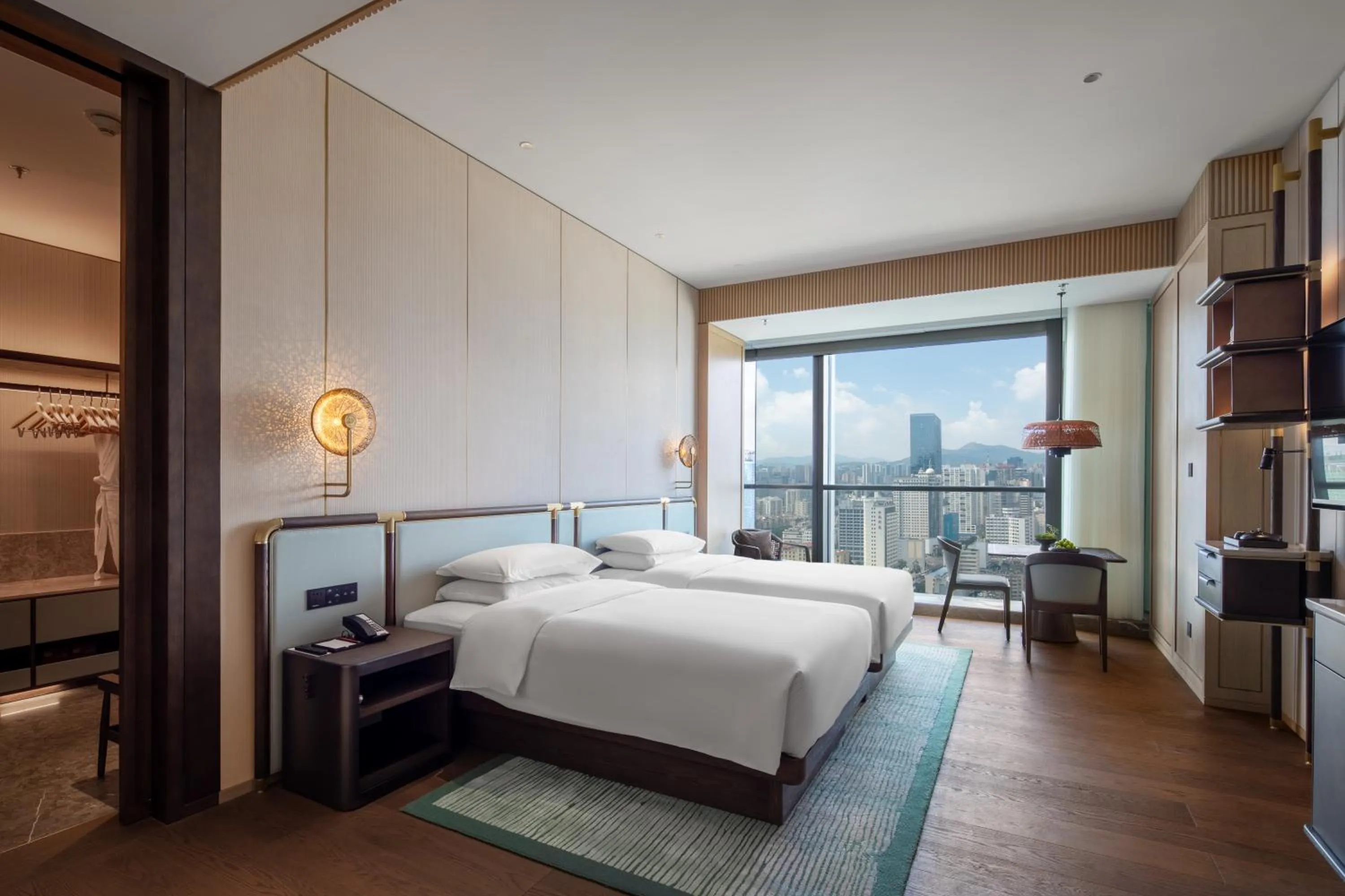 Photo of the whole room, Bed in Grand Hyatt Kunming