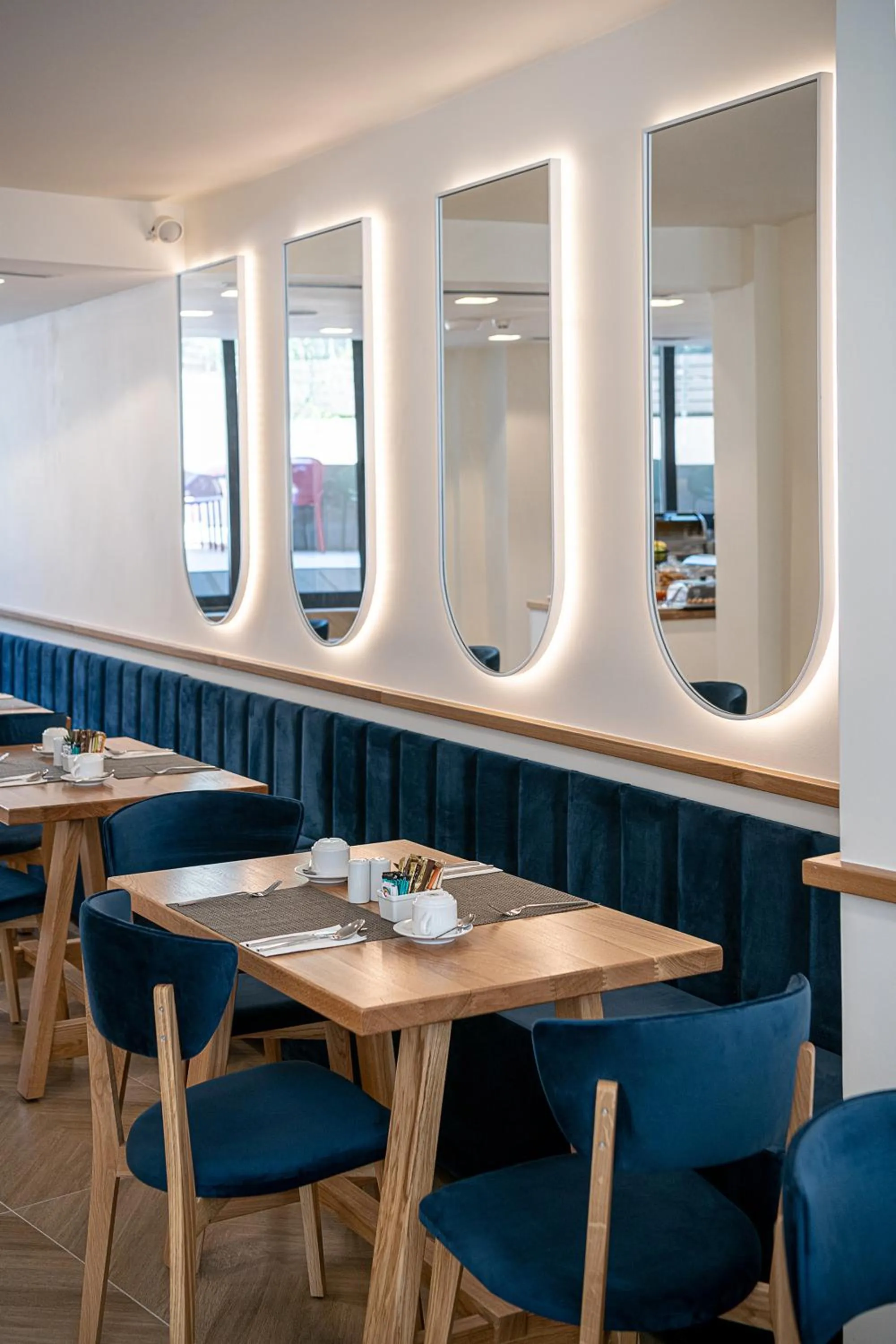 Restaurant/places to eat in Miss Marrone City Hotel