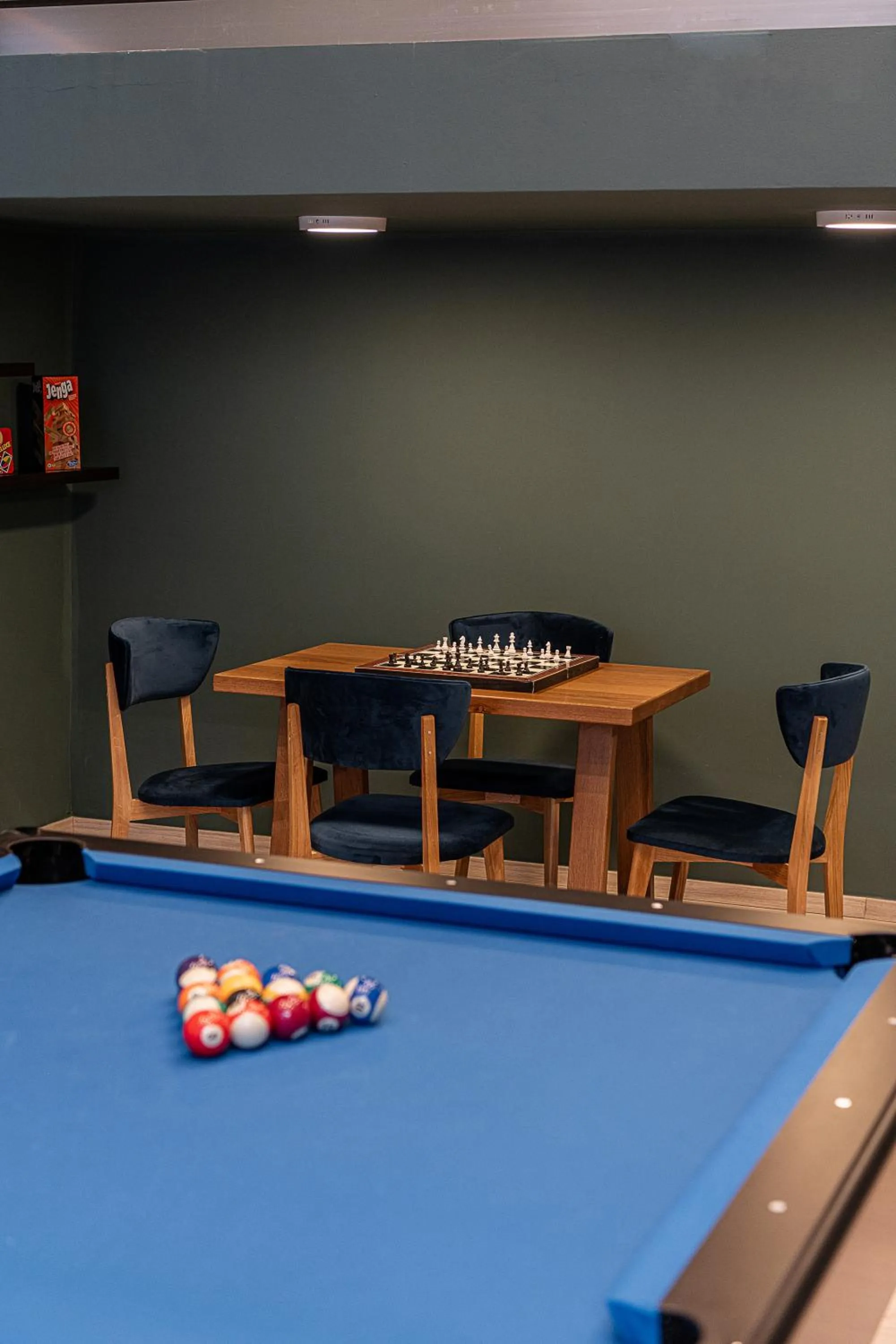 Billiard in Miss Marrone City Hotel