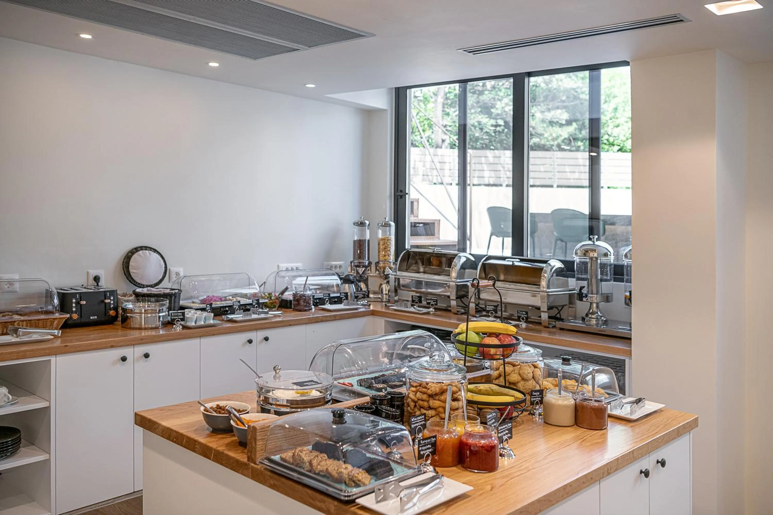 Food and drinks in Miss Marrone City Hotel