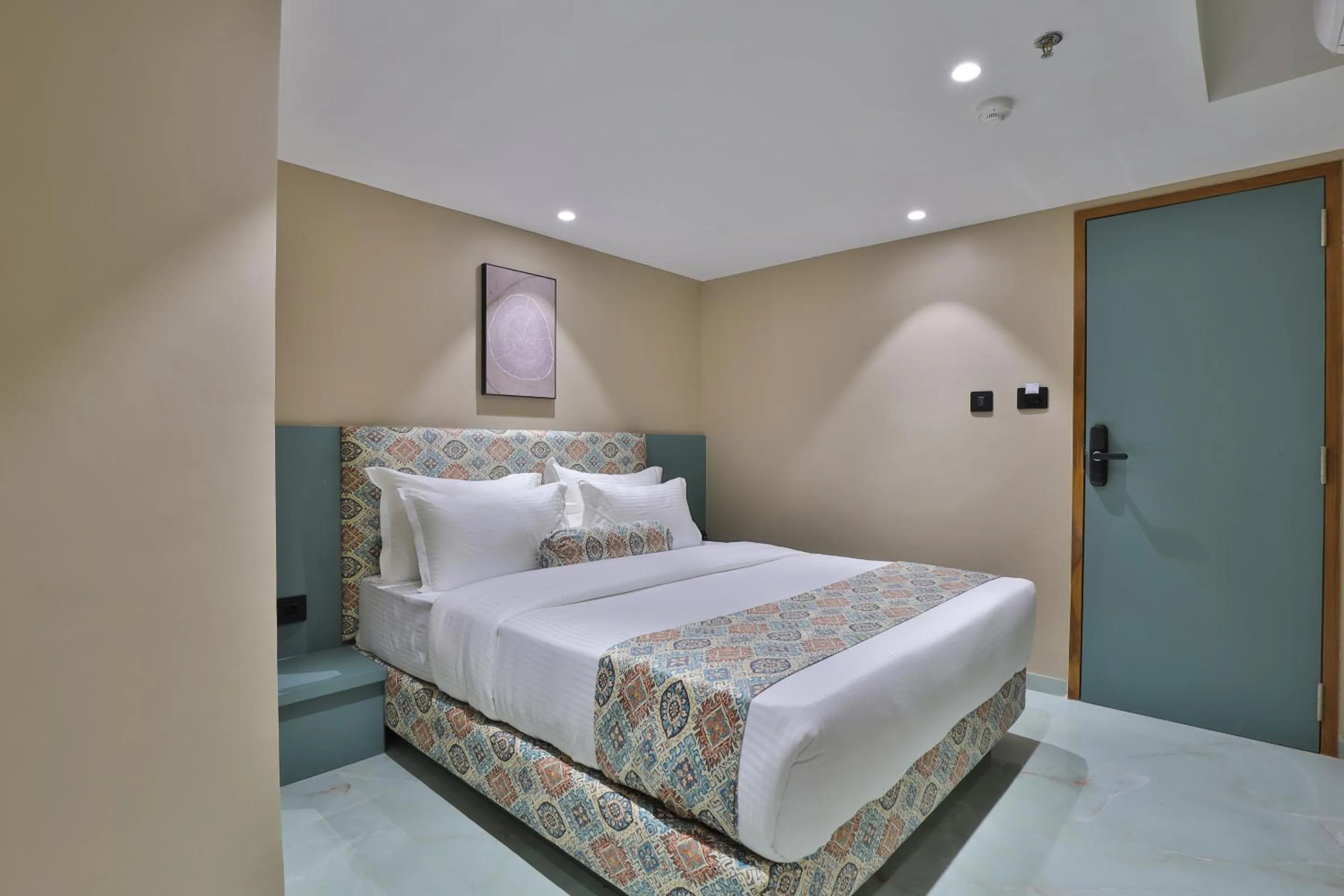 Bedroom, Bed in Hotel Serenity