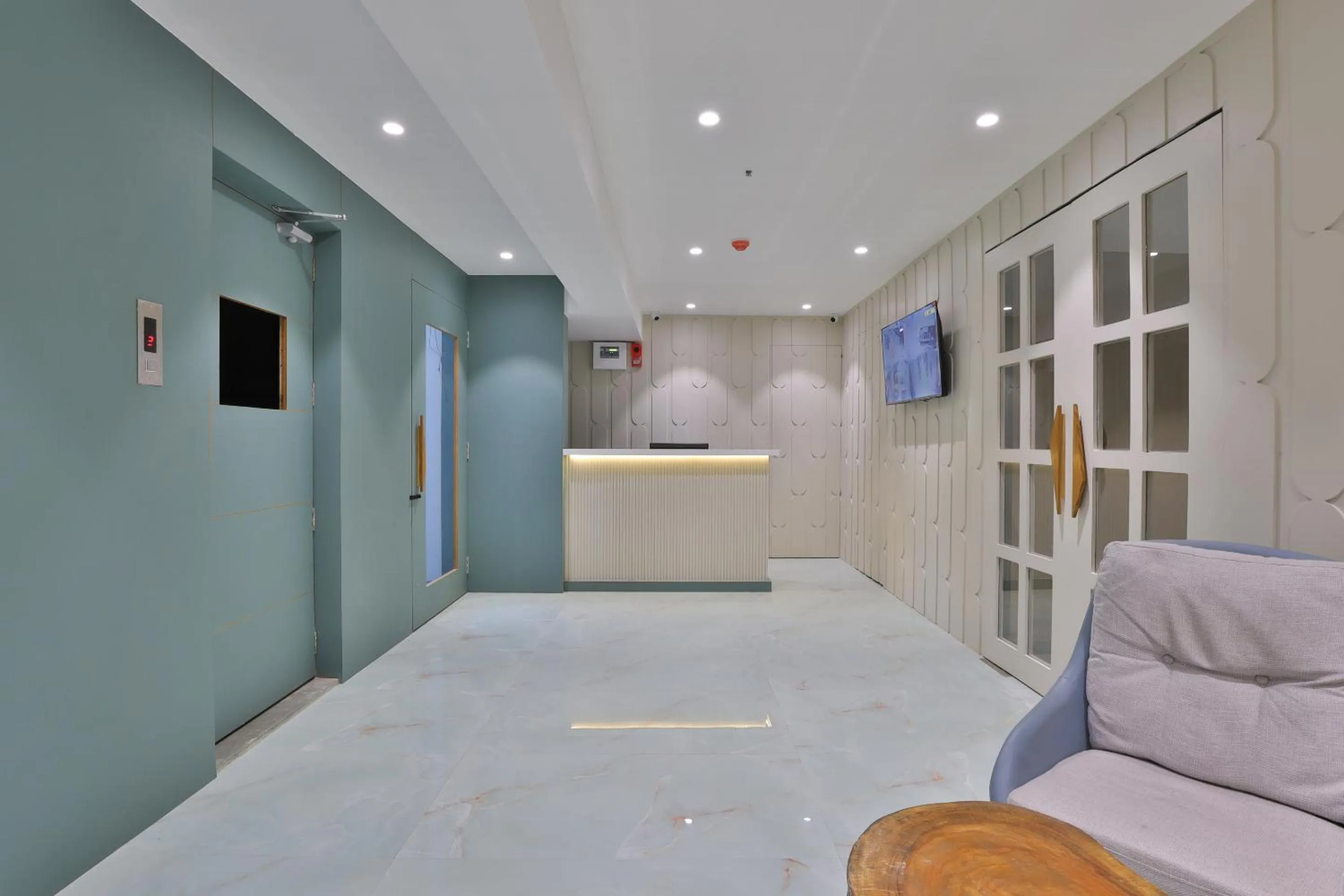 Lobby or reception, Bed in Hotel Serenity