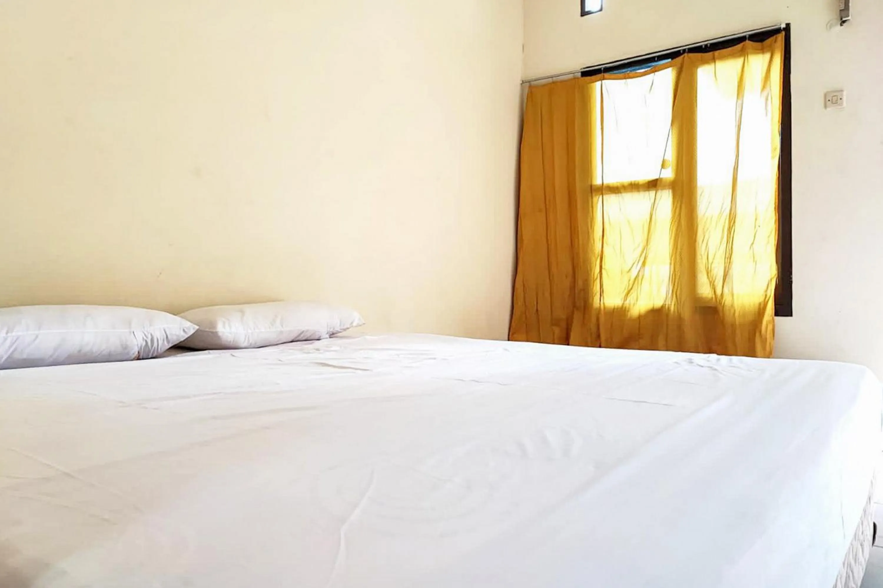 Standard Double Room in Dhamar Prabujaya Redpartner