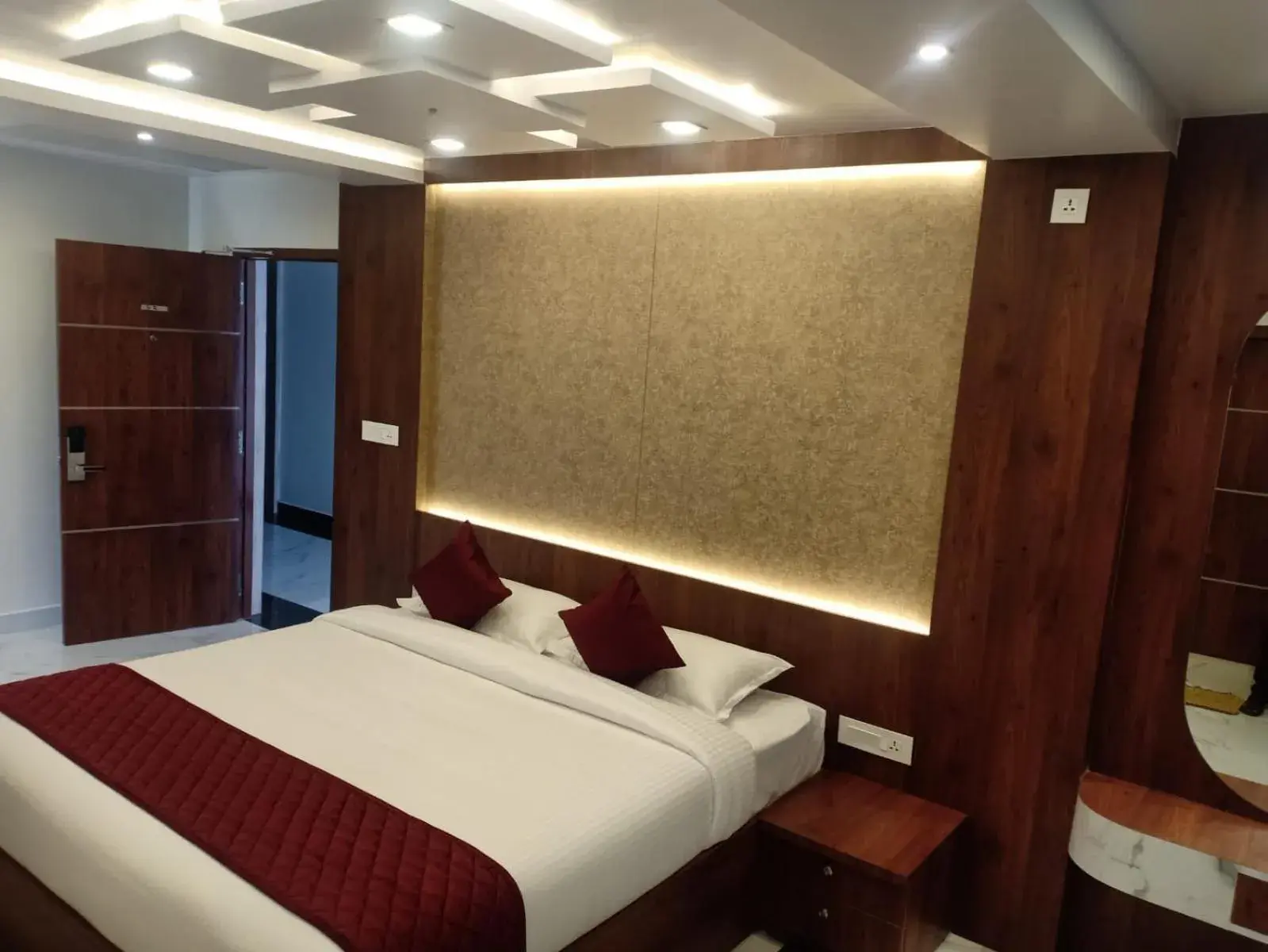 Bedroom, Bed in Lakshmi Mahal - V Inn Bedroom, Bed in Lakshmi Mahal - V Inn