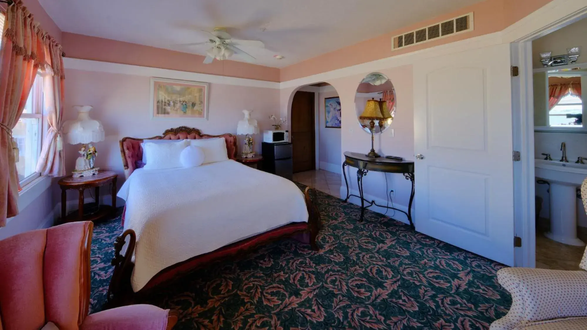 Deluxe Suite with Sea View in Shorelight Inn Deluxe Suite with Sea View in Shorelight Inn