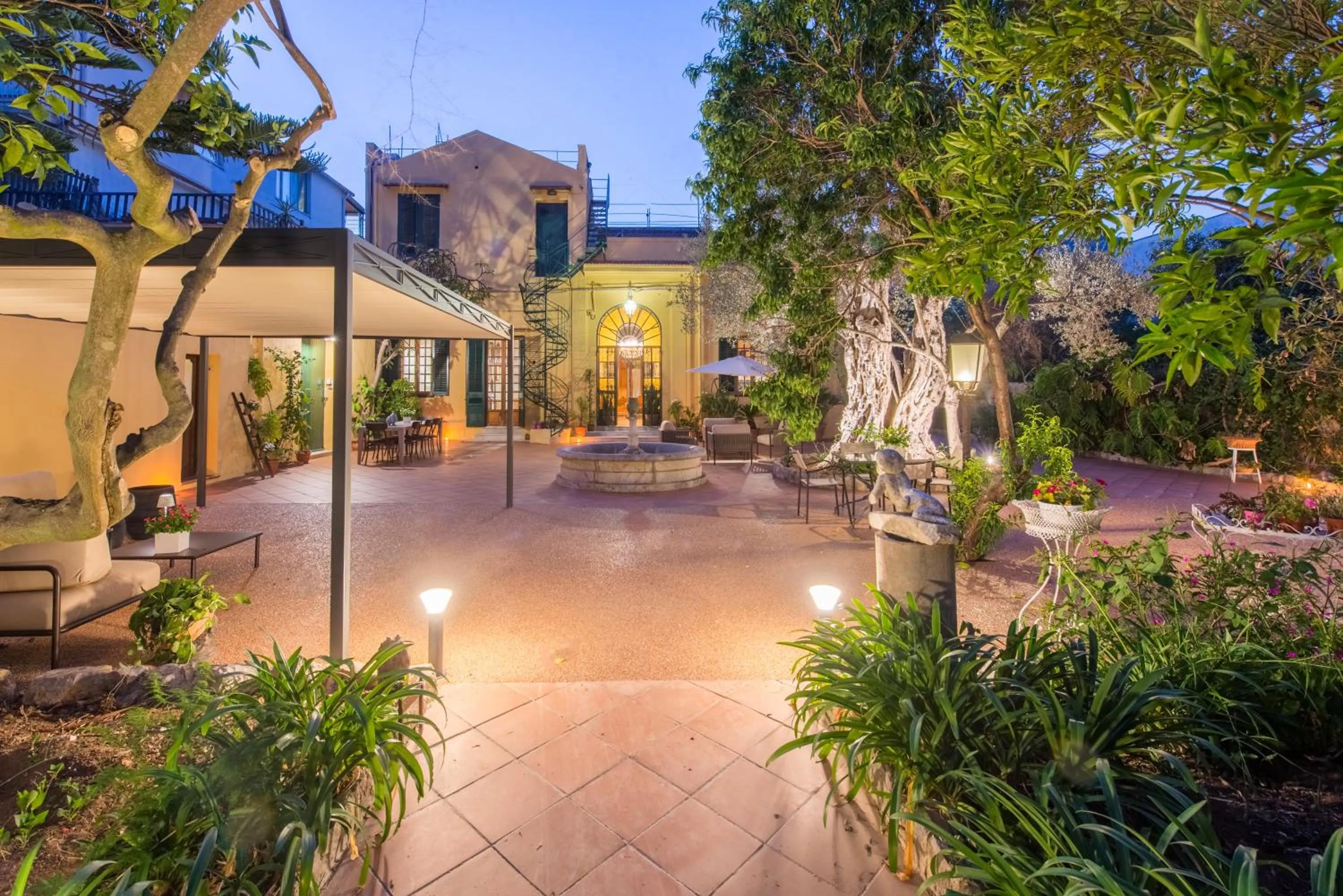 Facade/entrance in Lovely Room by Mondello Beach