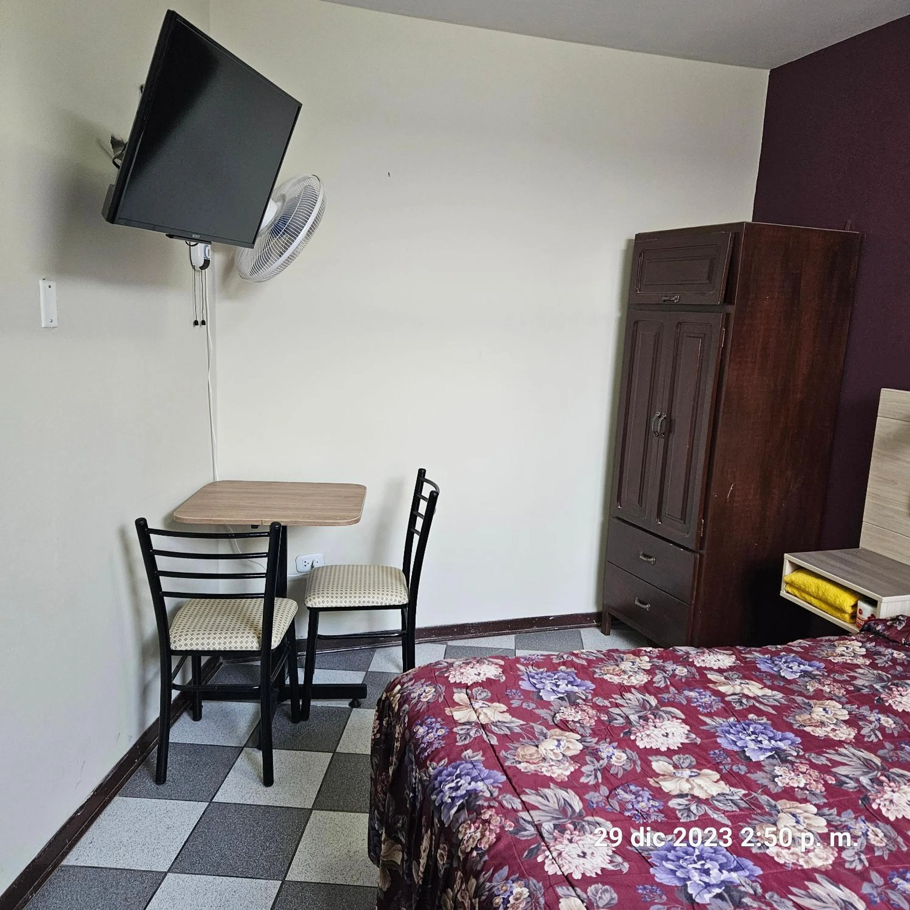 Double Room in Hostal La Cascada