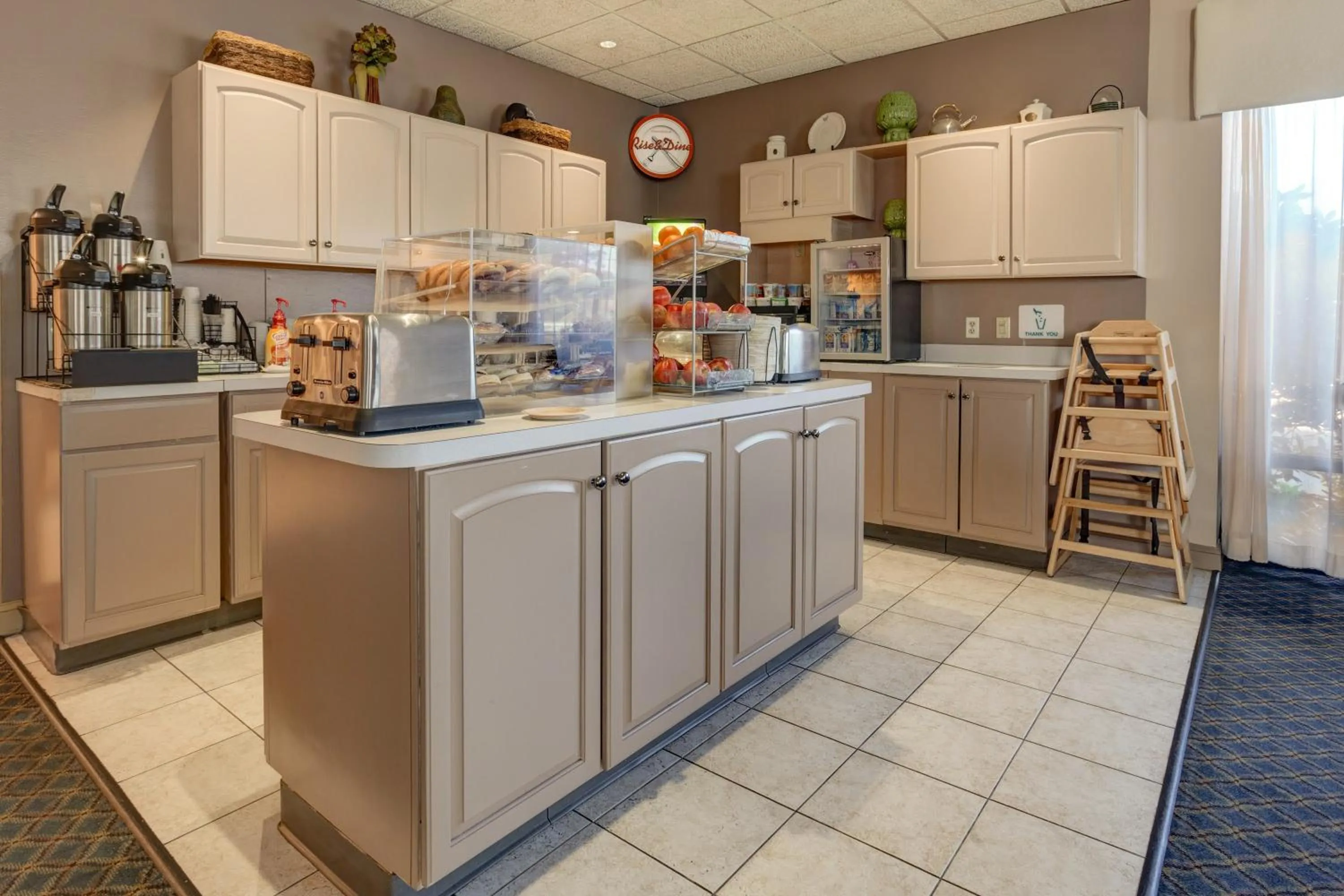 Breakfast in Howard Johnson by Wyndham Amherst Hadley